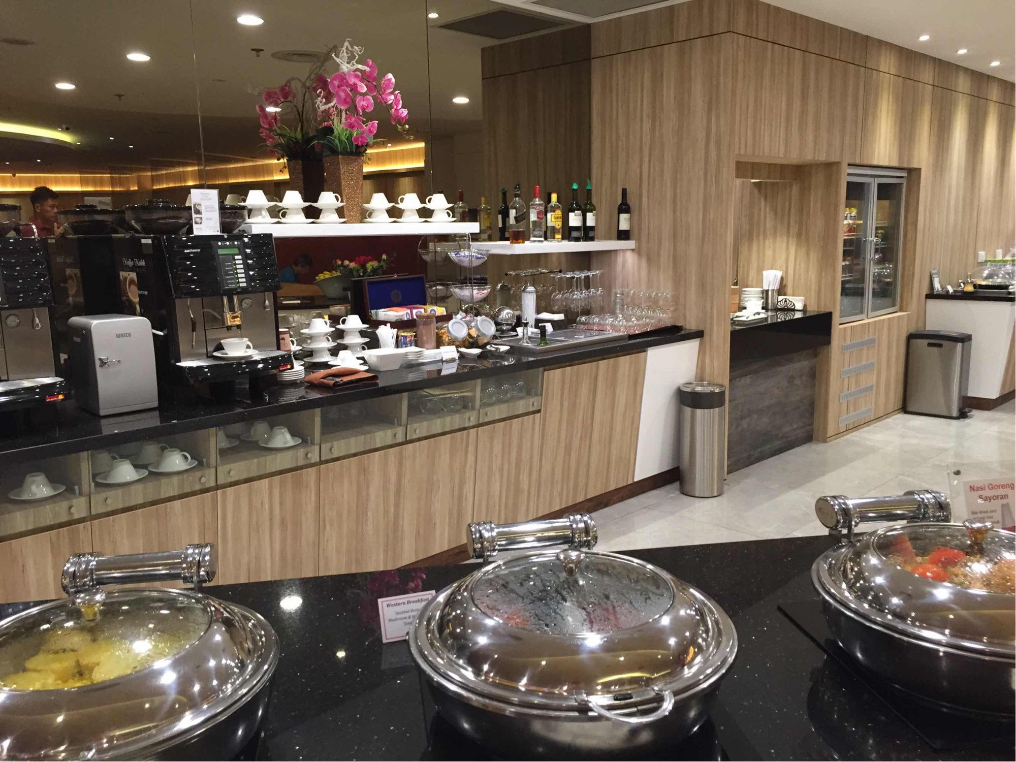 #2 of 5 images of SATS Premier Lounge