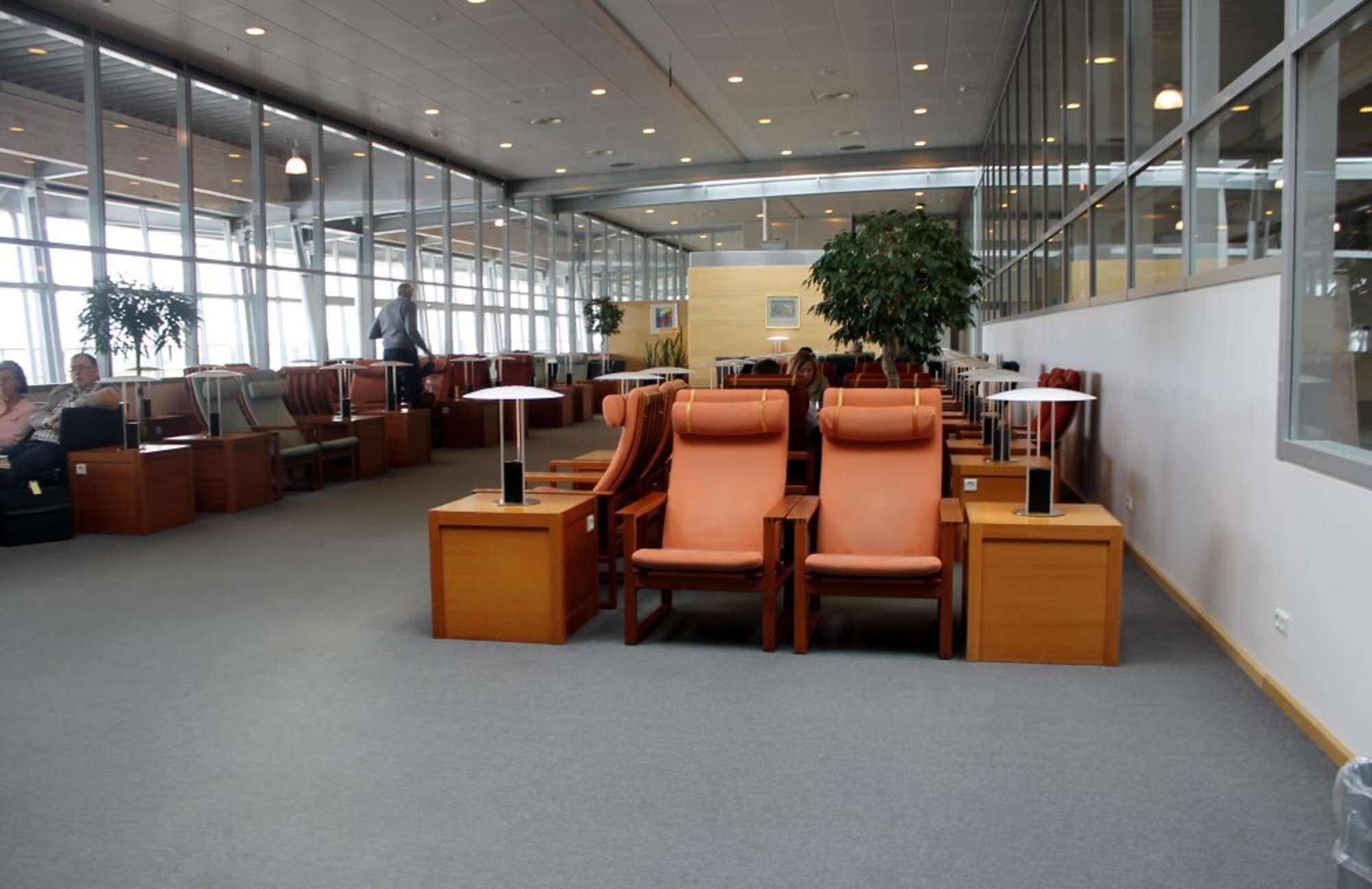 #2 of 5 images of King Amlet Lounge