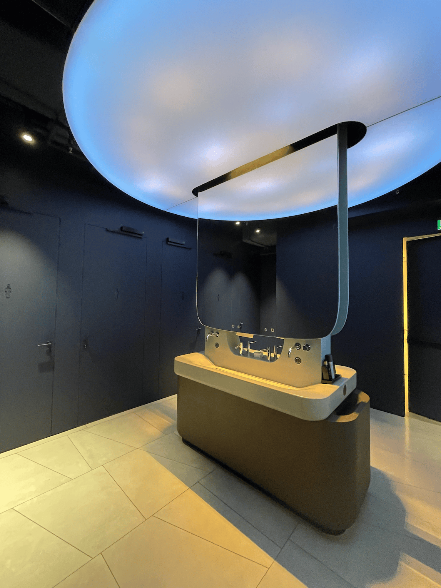 #4 of 5 images of Privium ClubLounge West