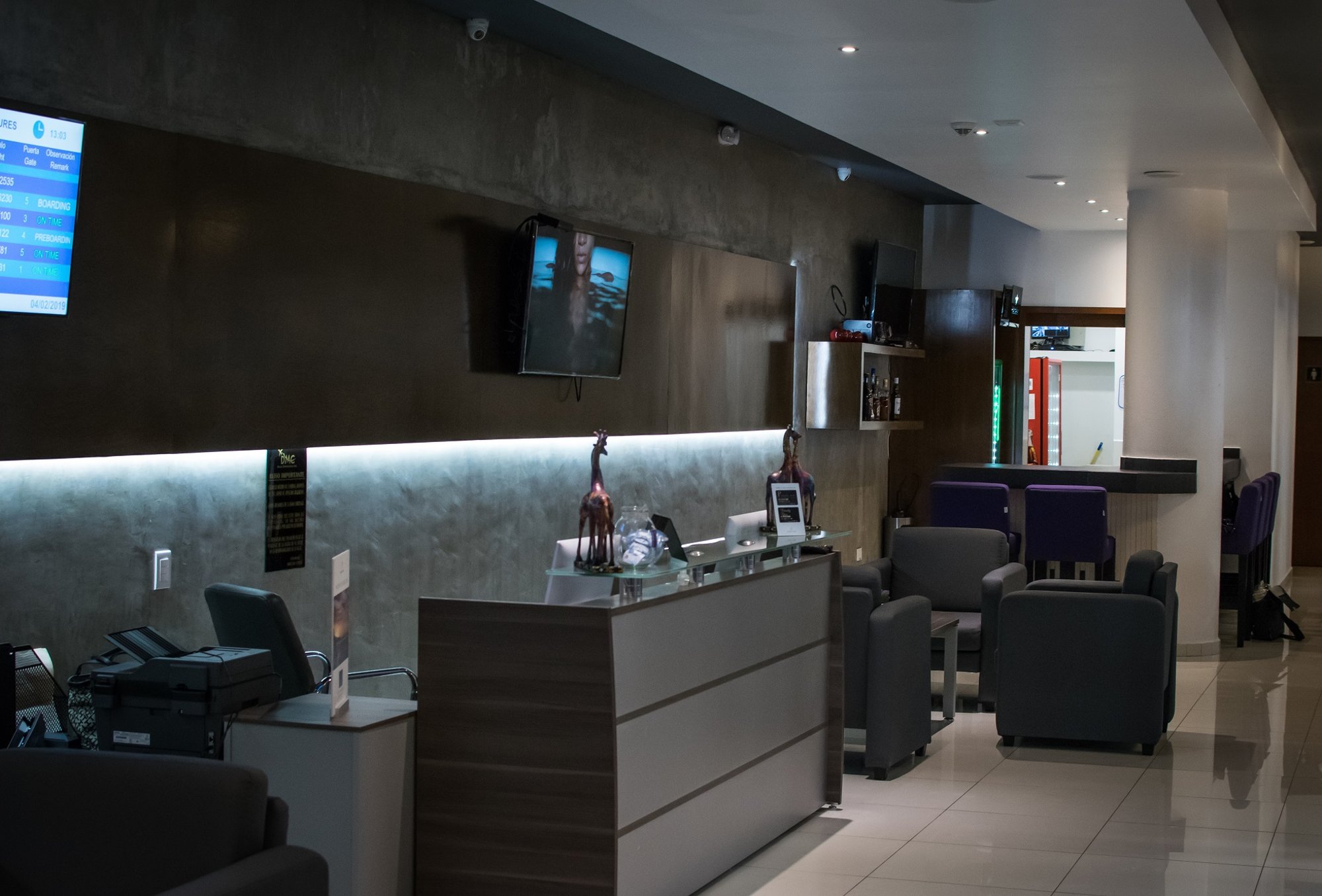 #2 of 4 images of OMA Premium Lounge