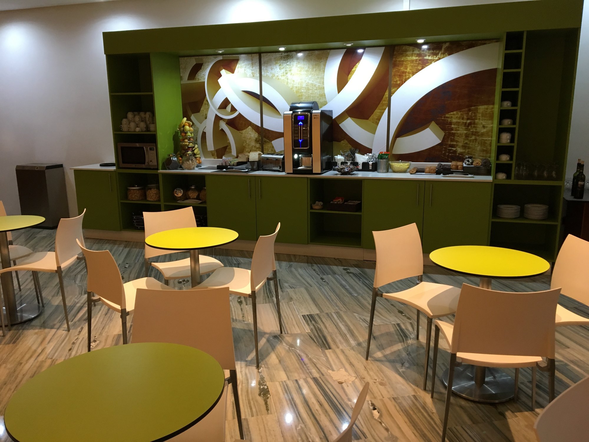 #3 of 5 images of Sala Montana Roja