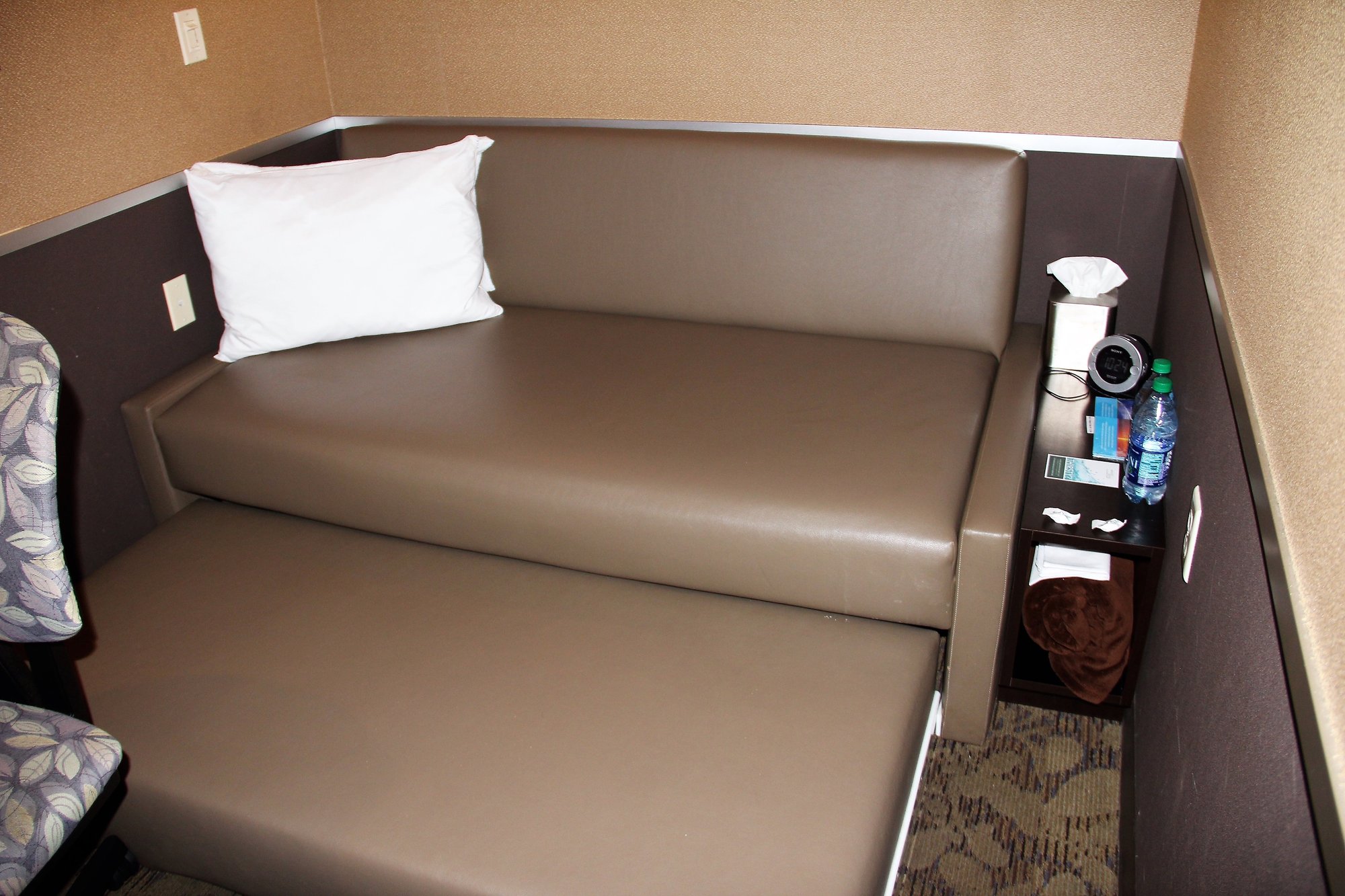 #3 of 5 images of Minute Suites
