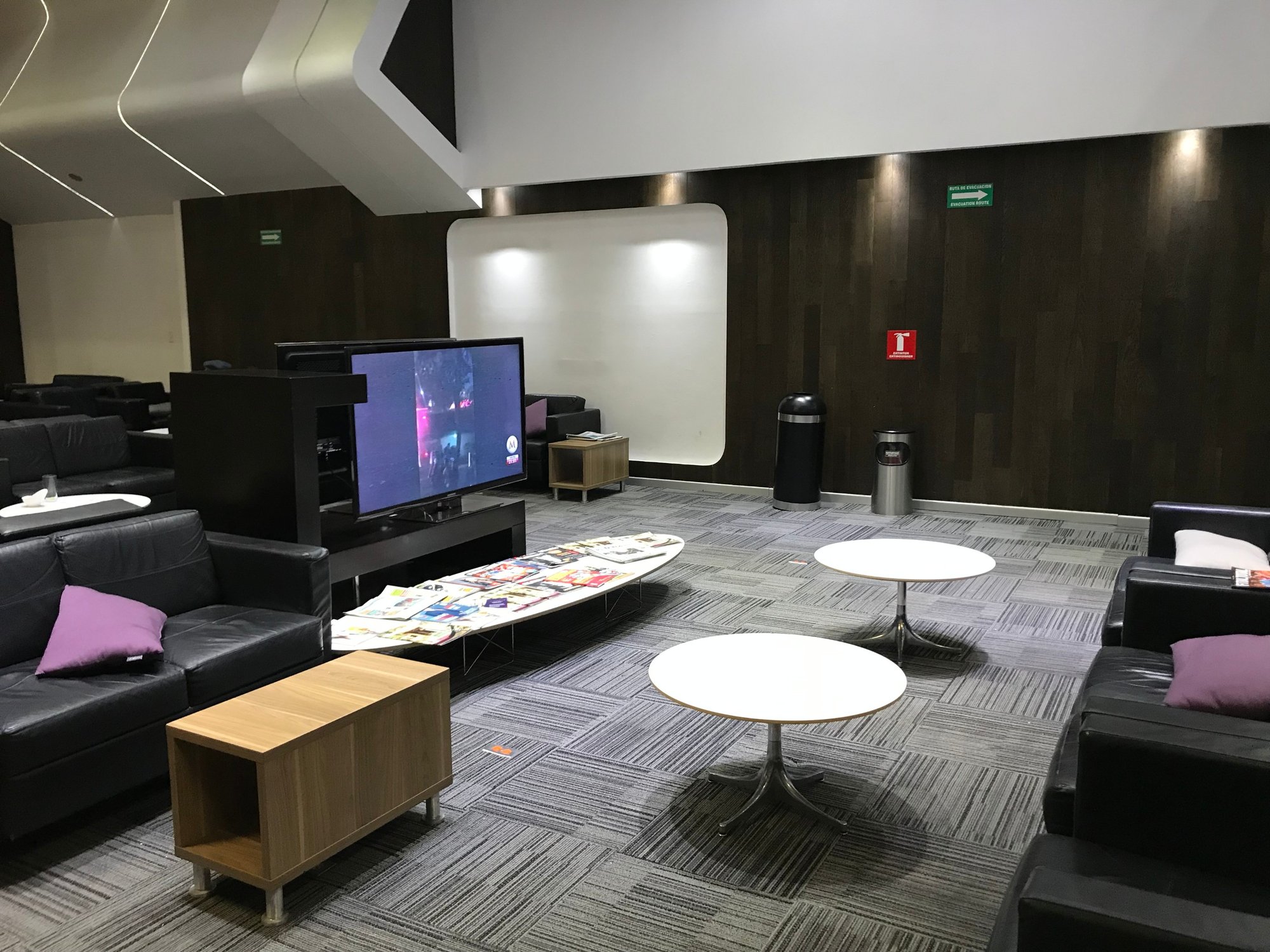 #2 of 5 images of VIP Lounge (West)