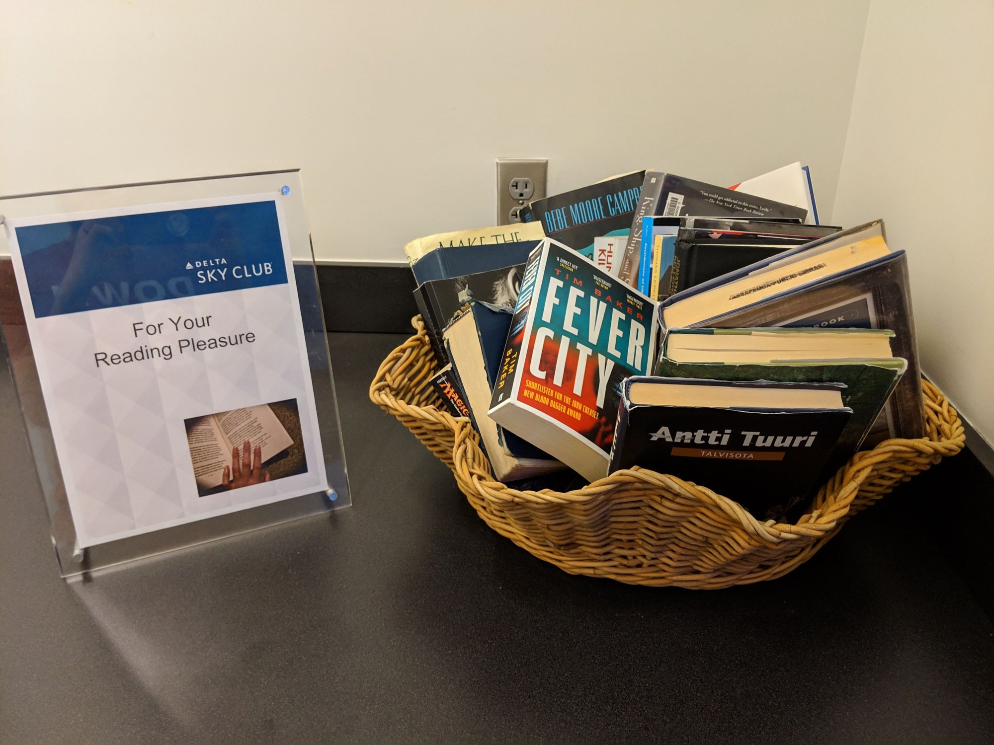 #5 of 5 images of Delta Sky Club