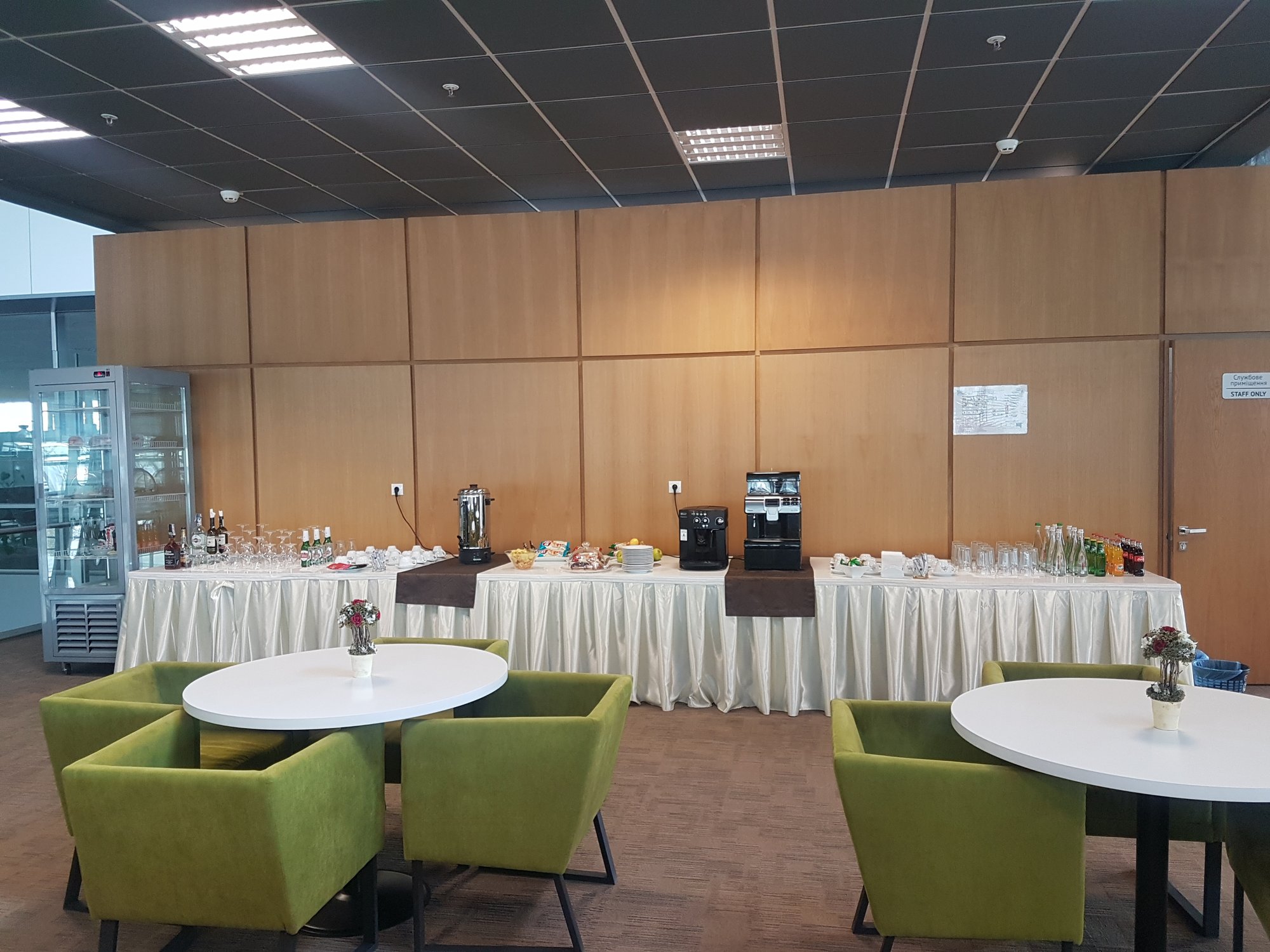 #3 of 5 images of Business Lounge (Domestic)