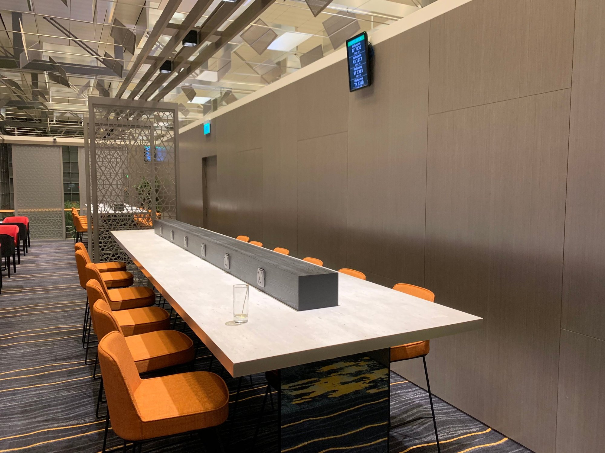 #3 of 5 images of DNATA LOUNGE