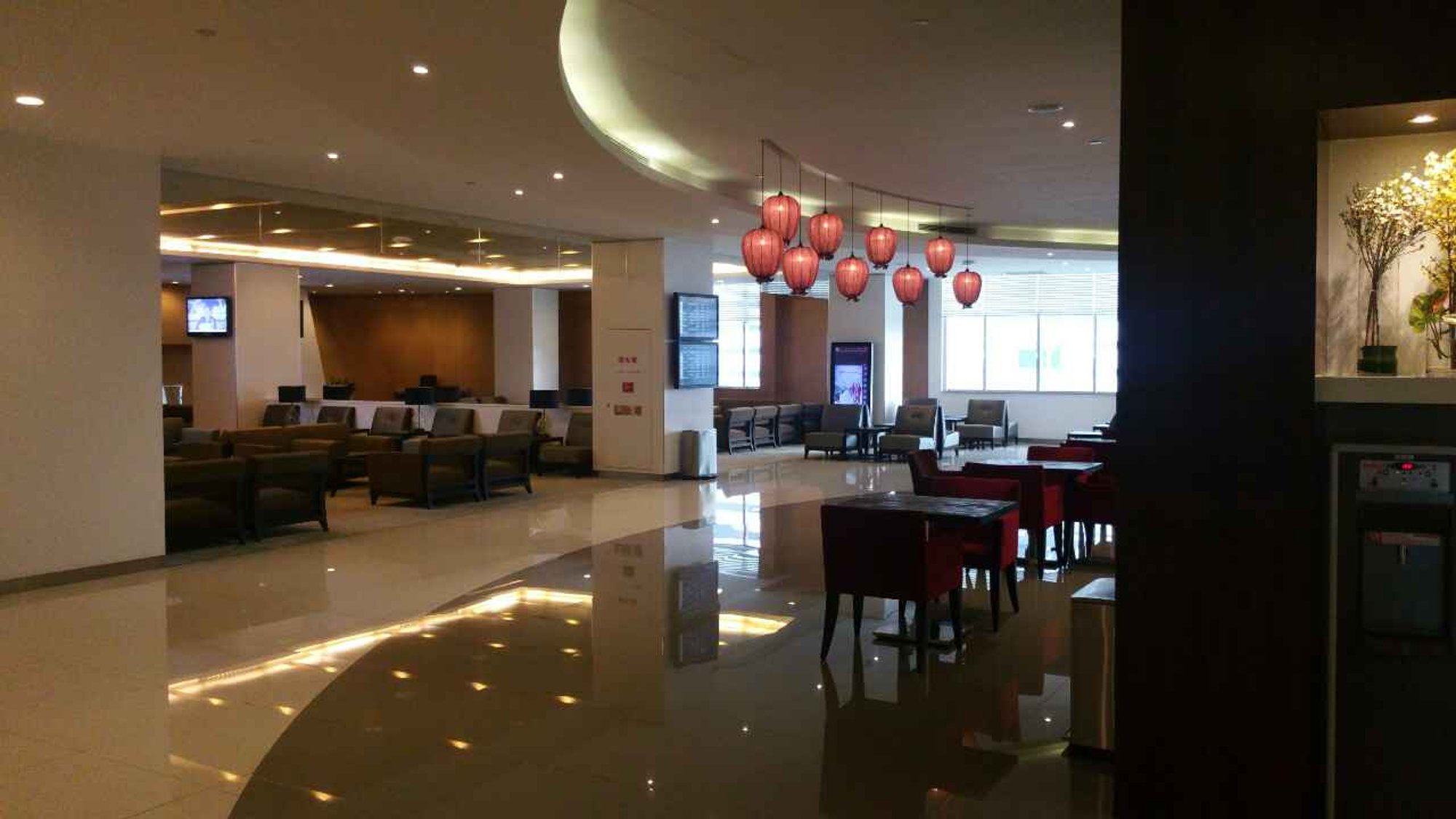 #3 of 5 images of No. 7 International First Class Lounge