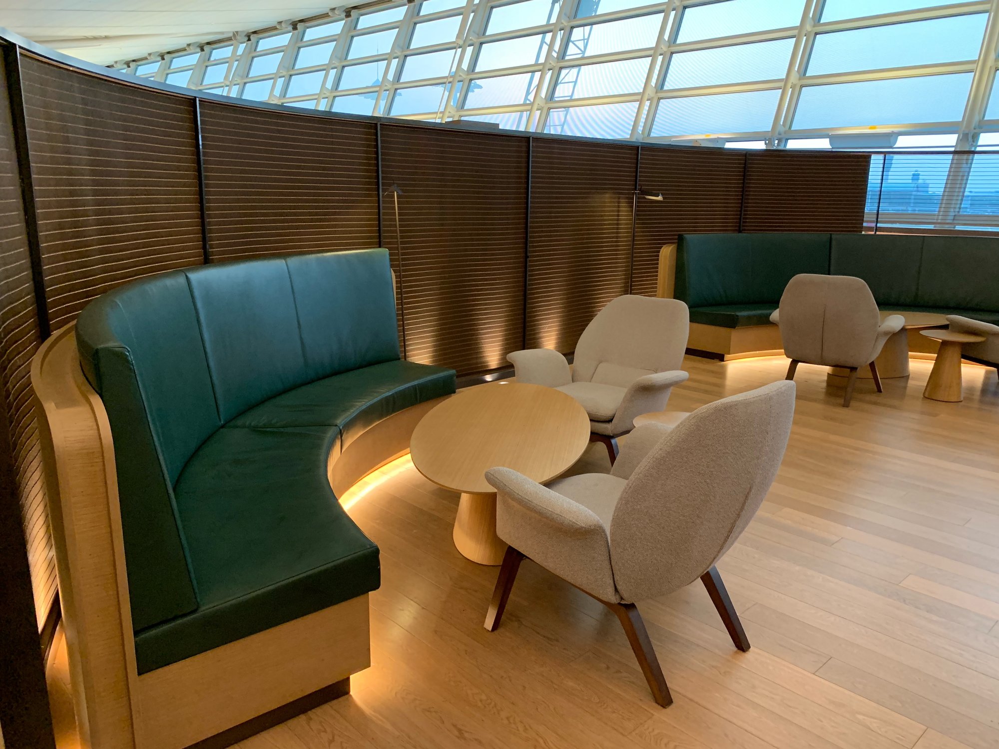 #1 of 5 images of Asiana Airlines Business Class Lounge (East)