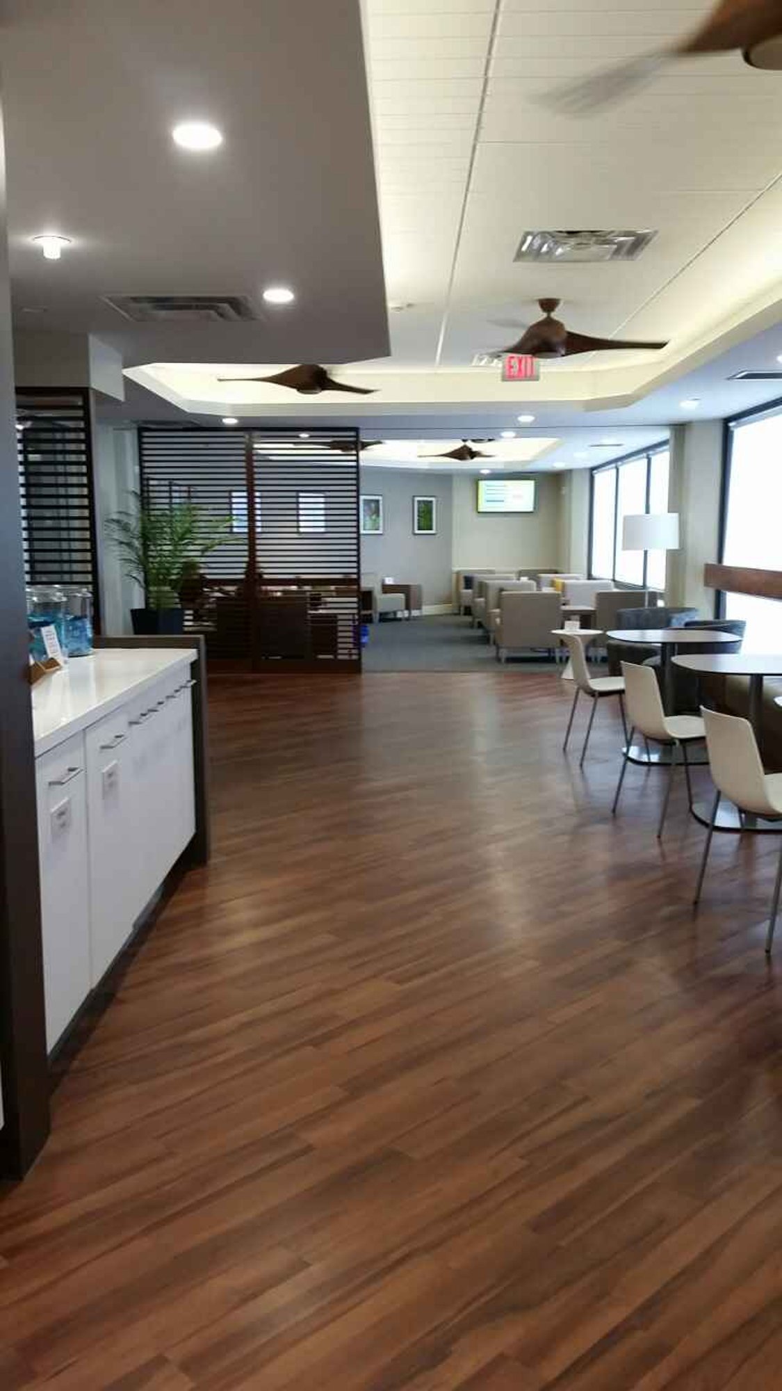 #5 of 5 images of Hawaiian Airlines Premier Club Lounge (North)