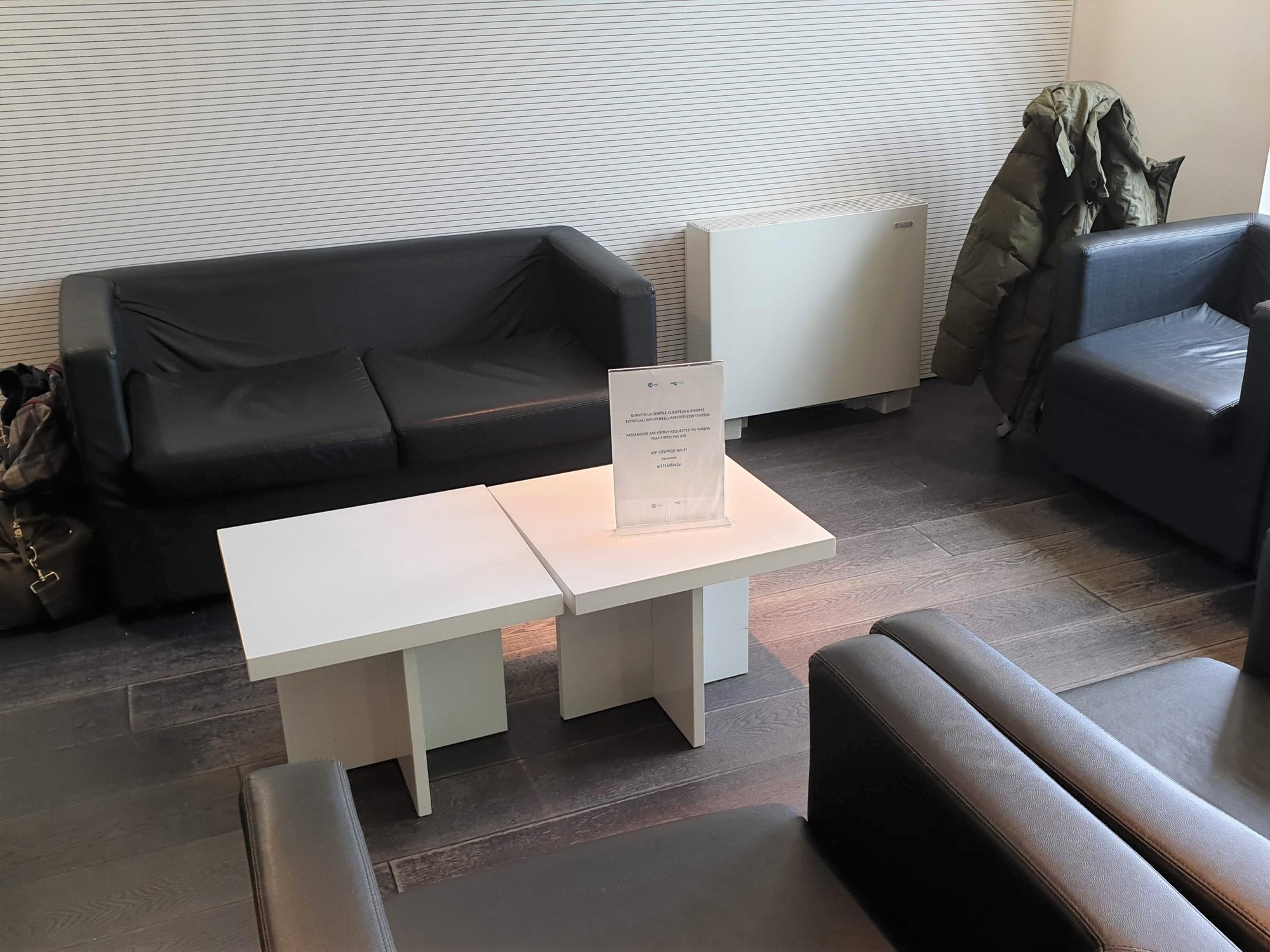 #5 of 5 images of VIP Lounge SAC