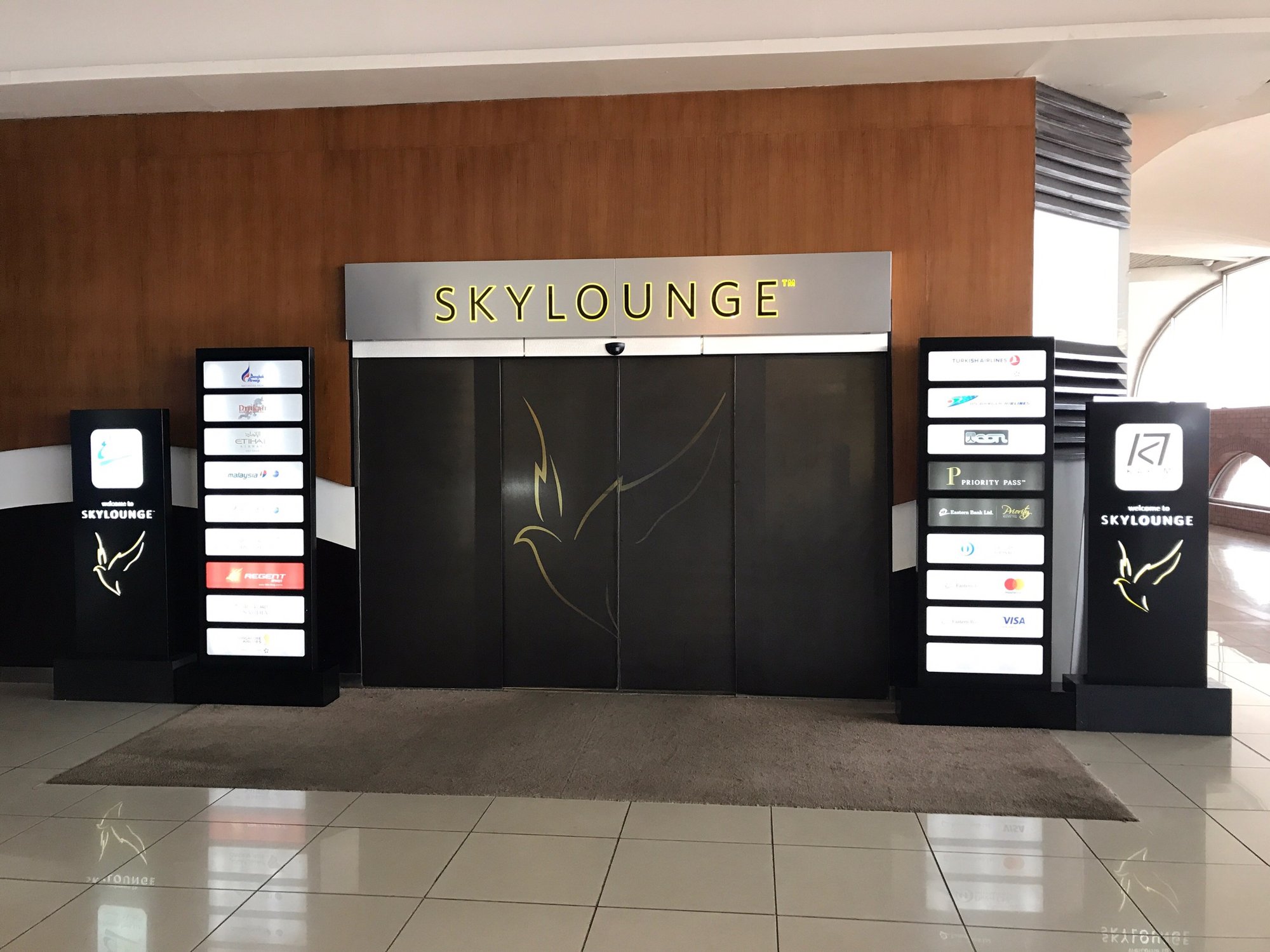 #5 of 5 images of Eastern Bank SkyLounge