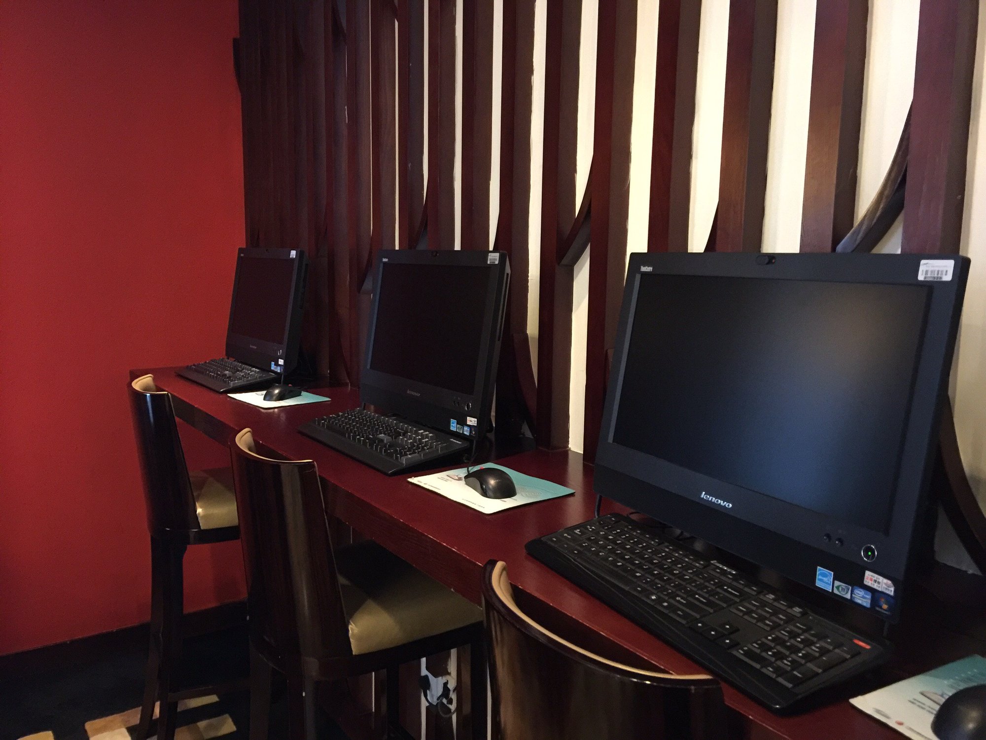 #3 of 5 images of China Eastern V2 First Class Lounge