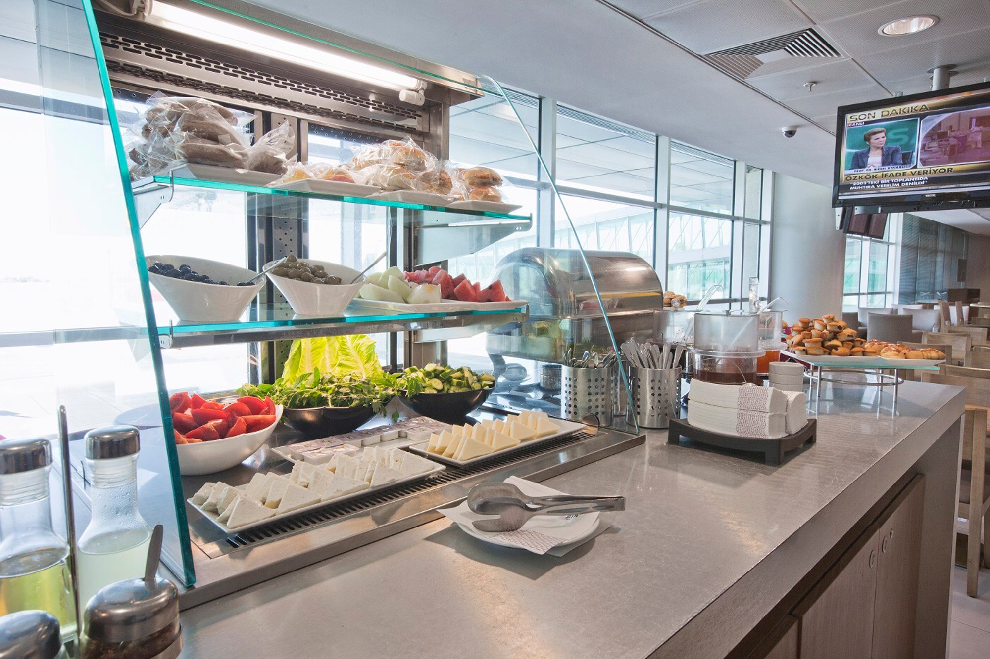 #2 of 5 images of Primeclass Lounge