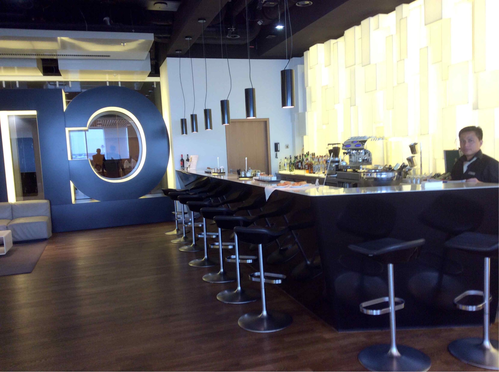 #1 of 5 images of Lufthansa Senator Lounge (Non-Schengen)