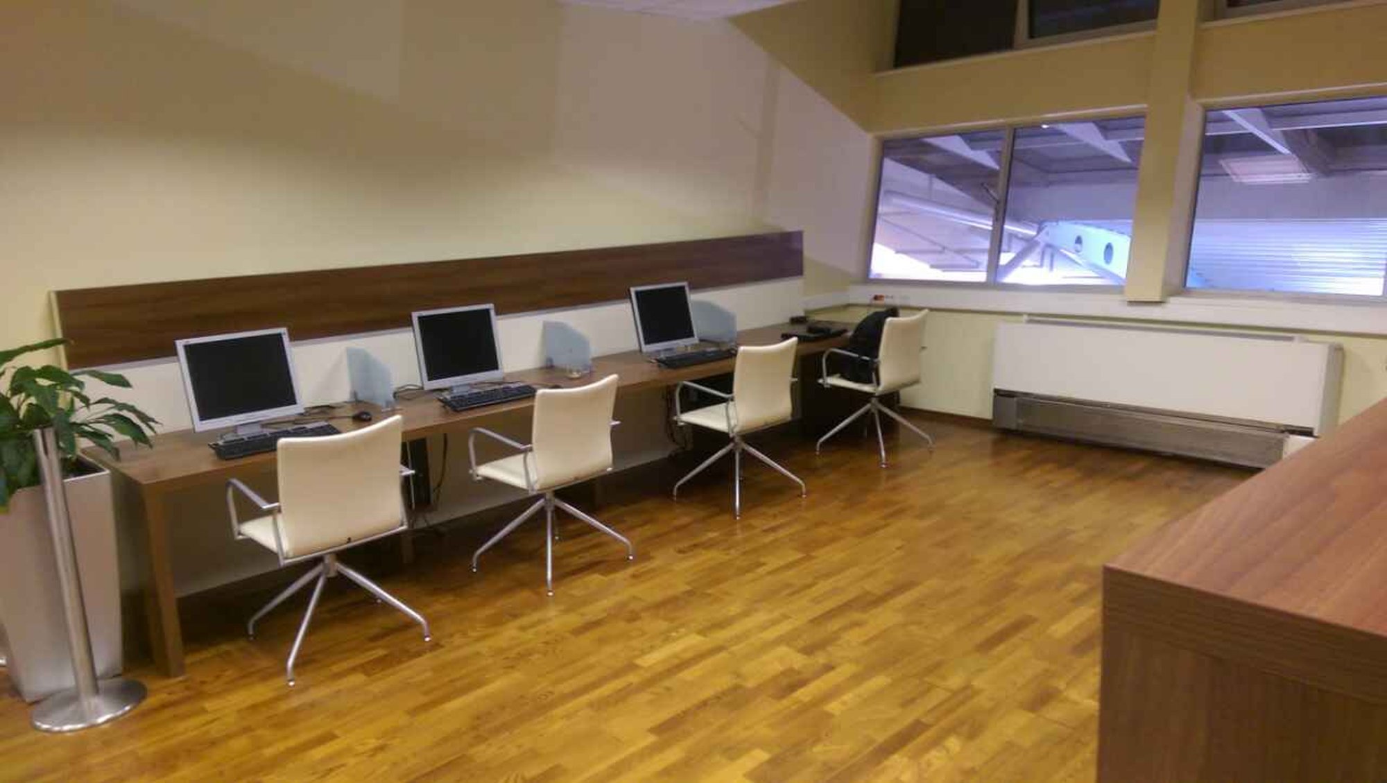 #2 of 5 images of Airport Lounge