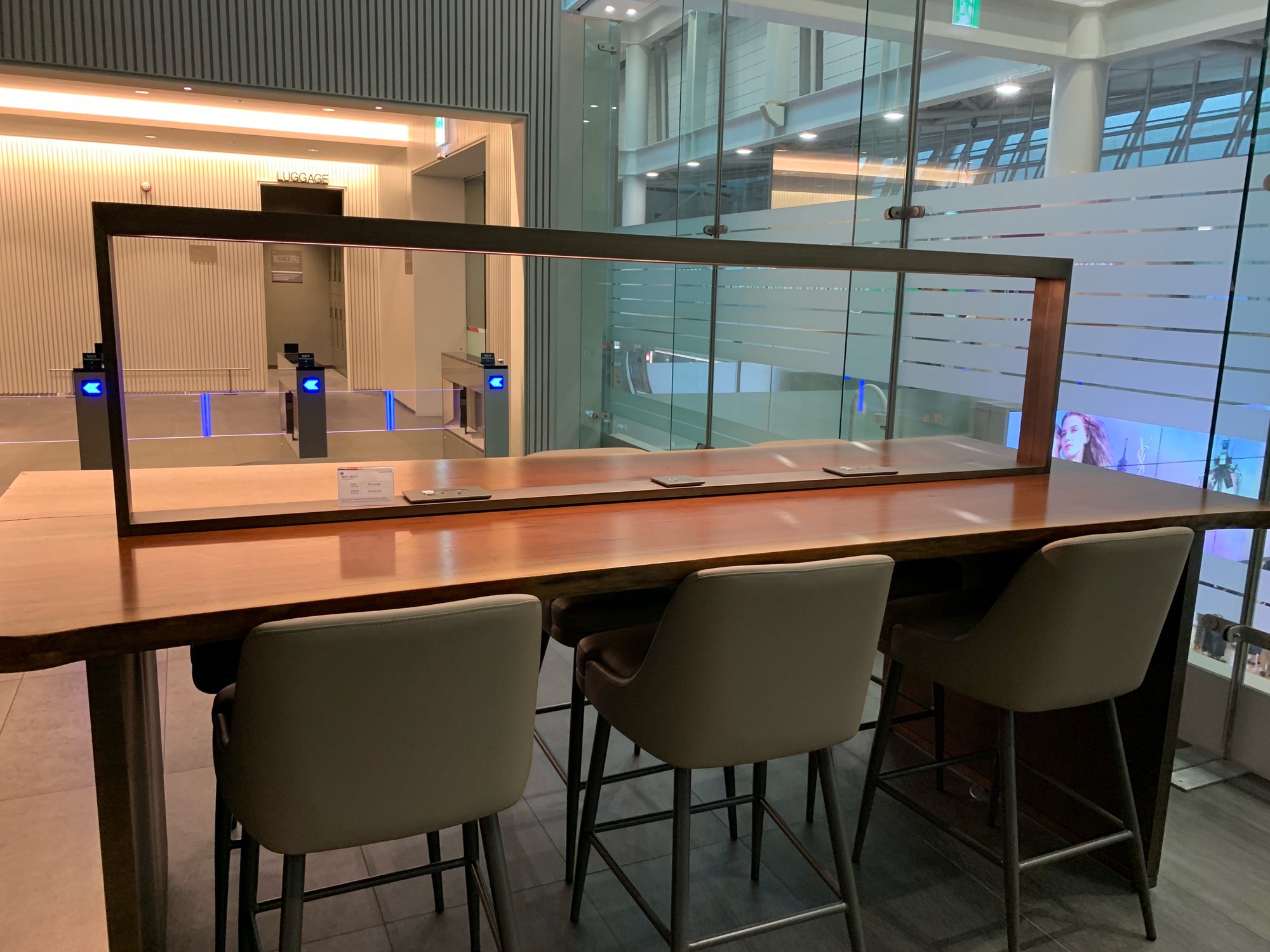 #3 of 5 images of Asiana Airlines Business Class Lounge (East)