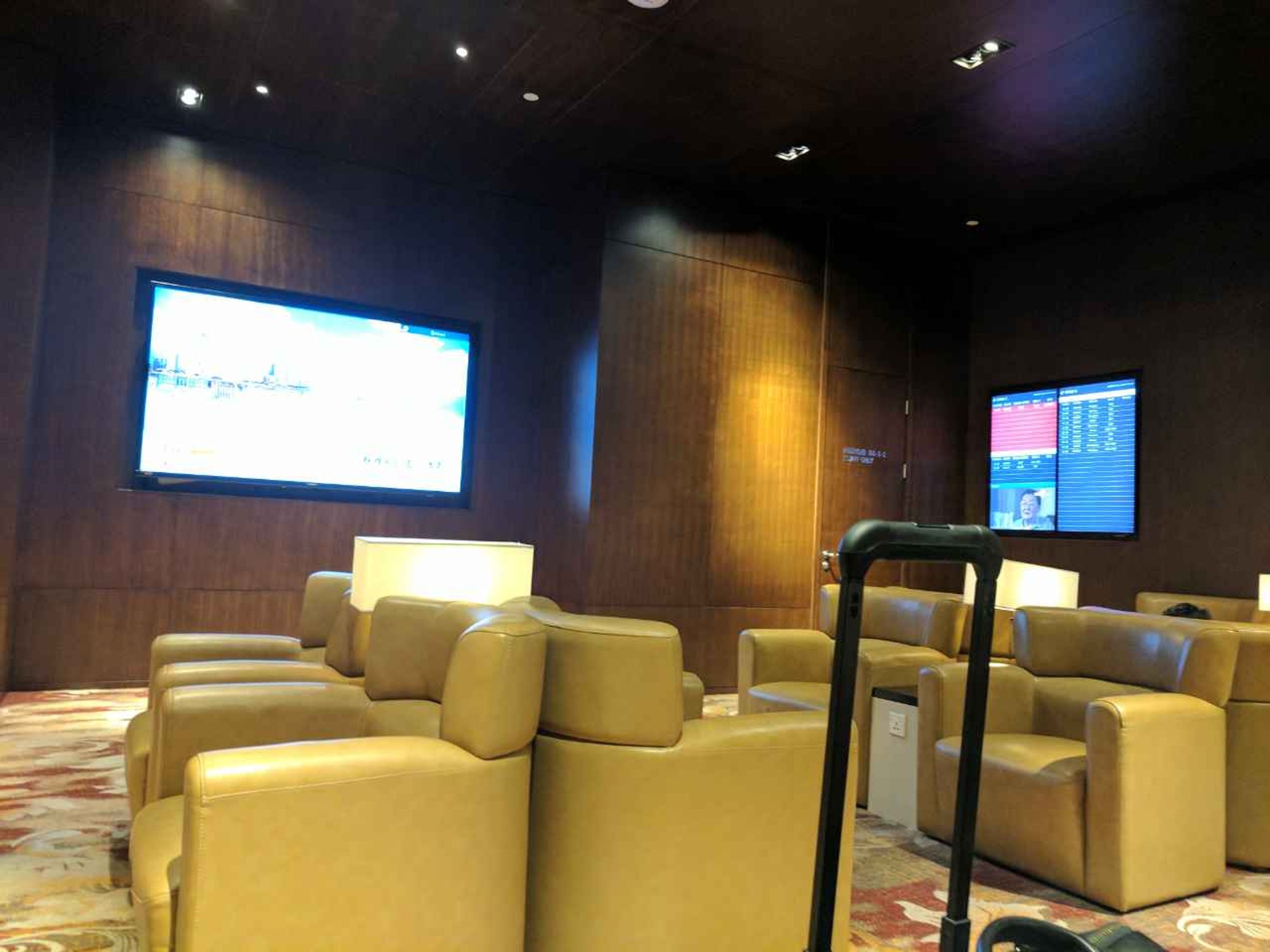 #2 of 3 images of No. 35 China Eastern Lounge