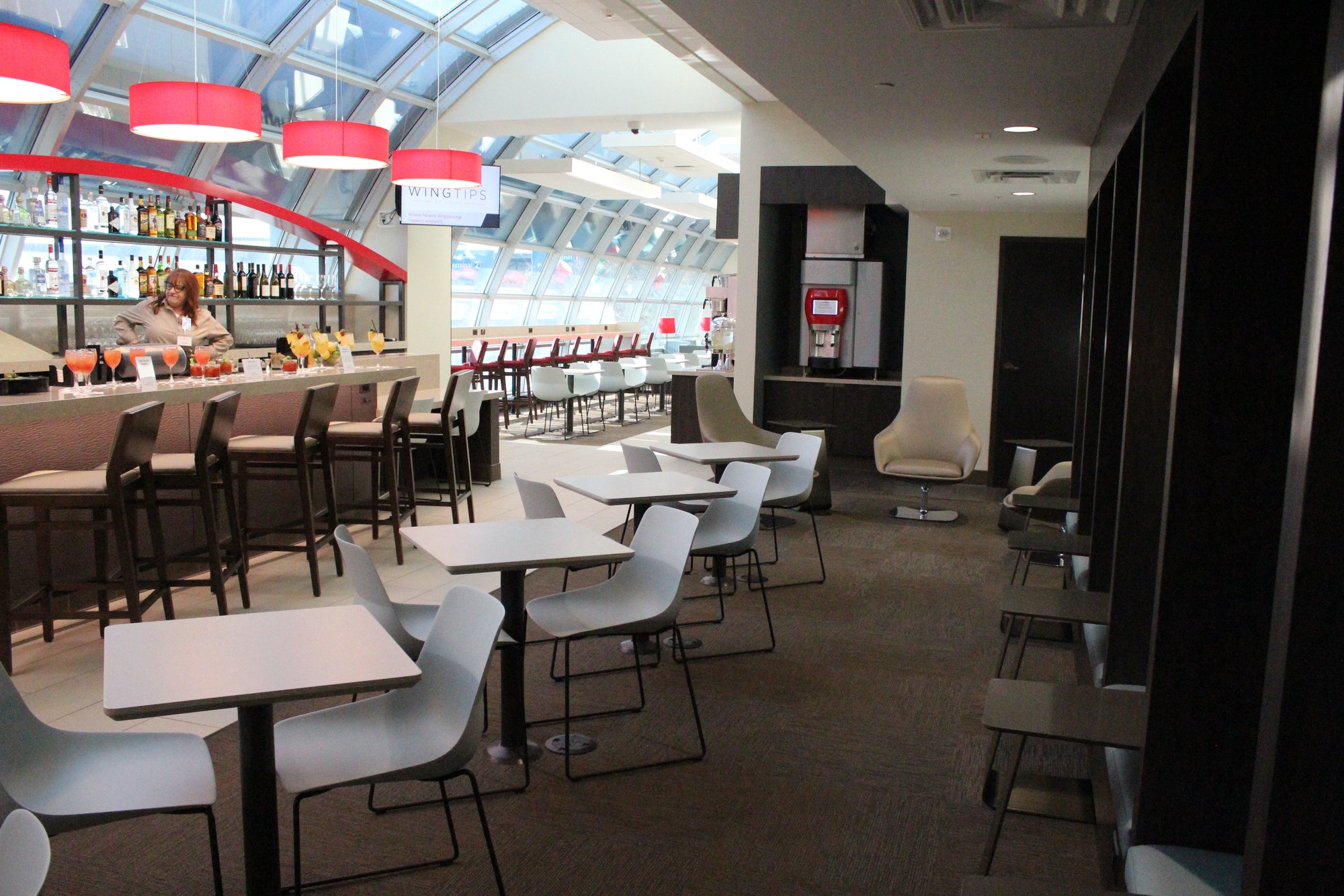 #5 of 5 images of Wingtips Lounge