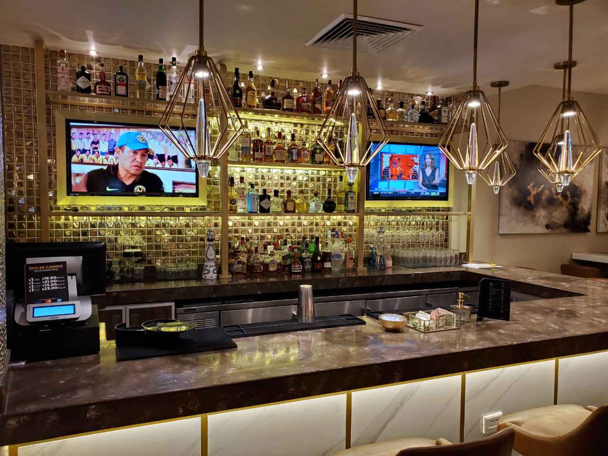 #2 of 5 images of Mera Business Lounge (National)