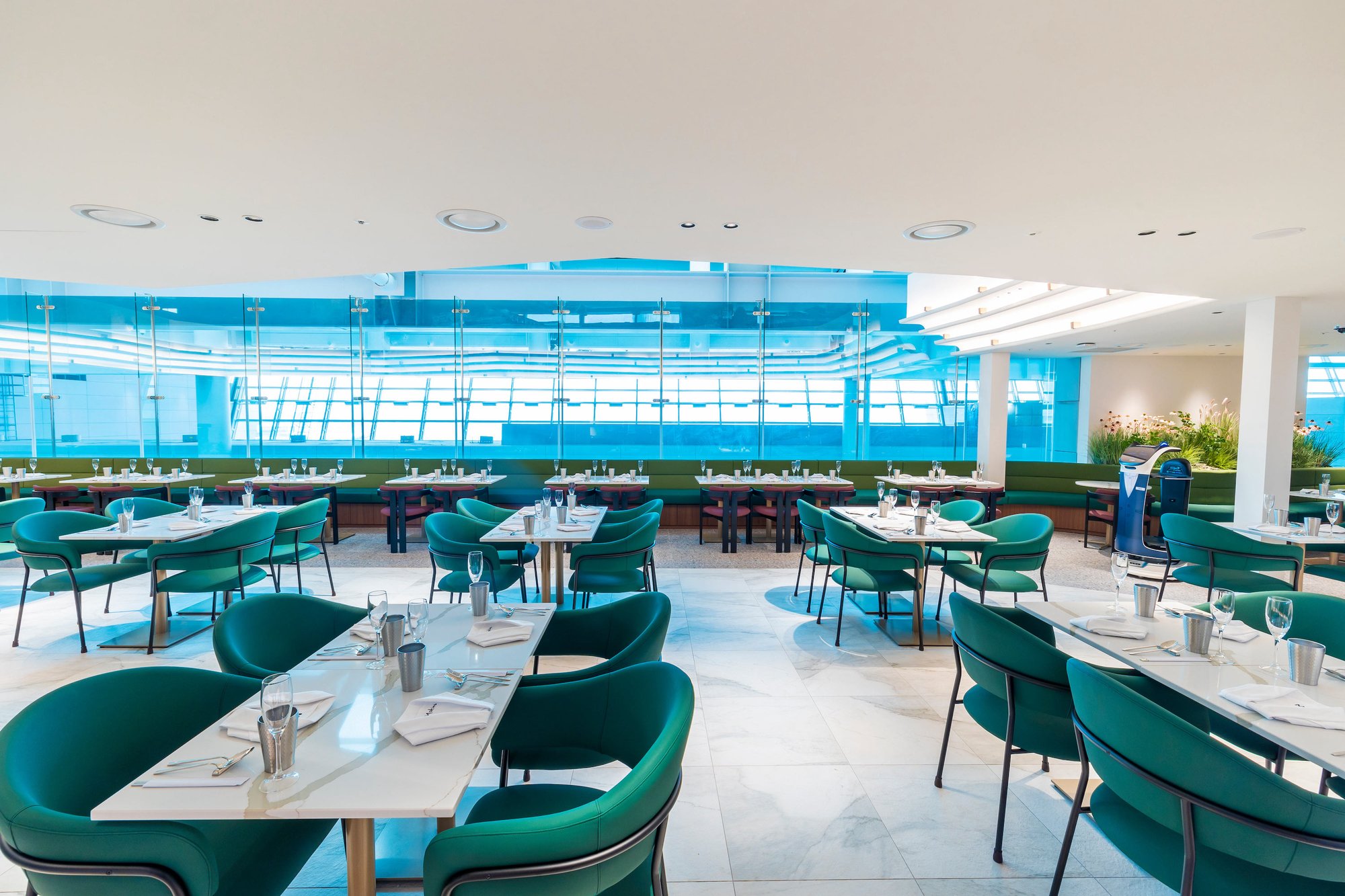 #5 of 5 images of MATINA Lounge East (Gate 11)