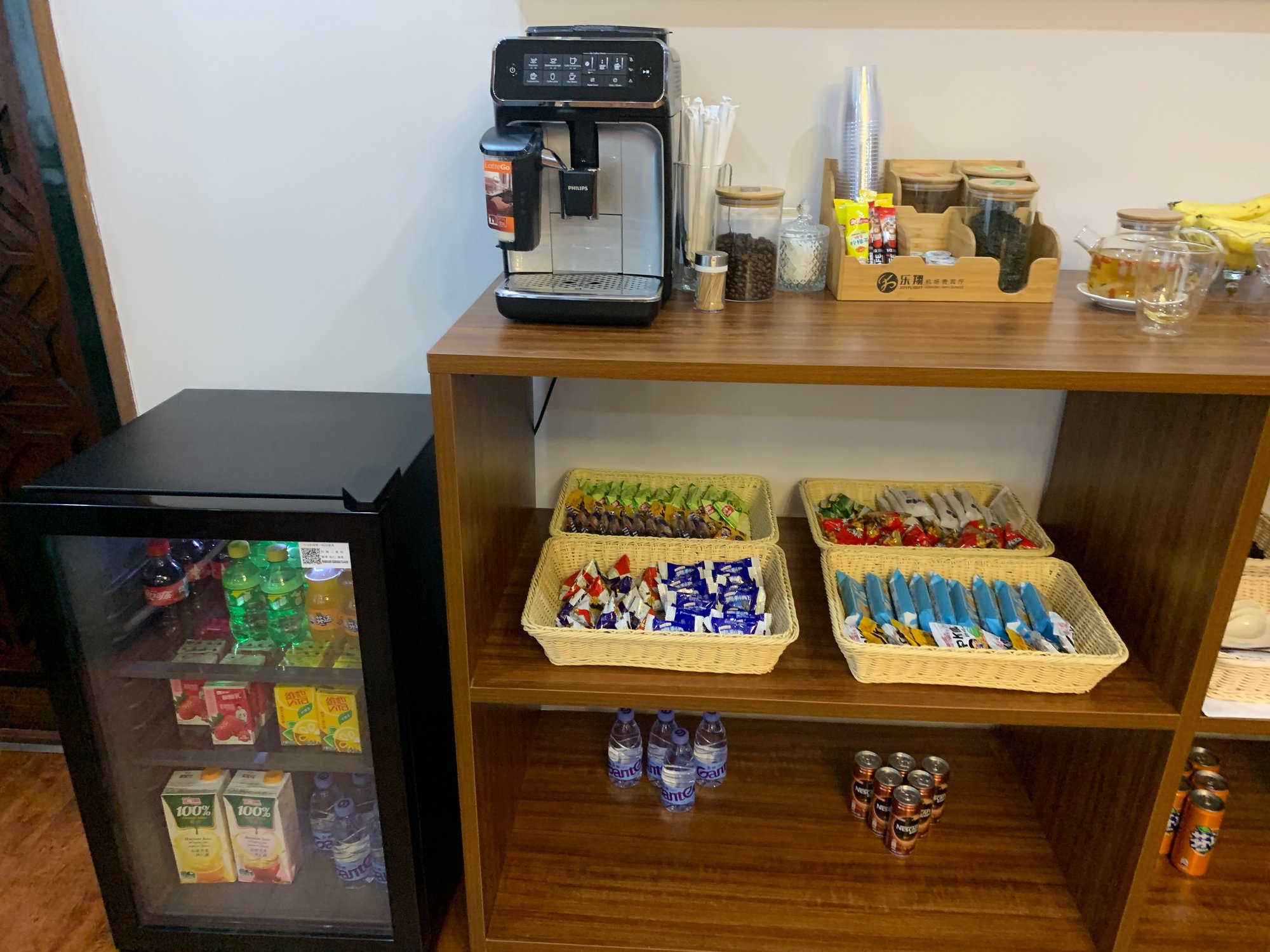 #2 of 5 images of No. 5 VIP Lounge