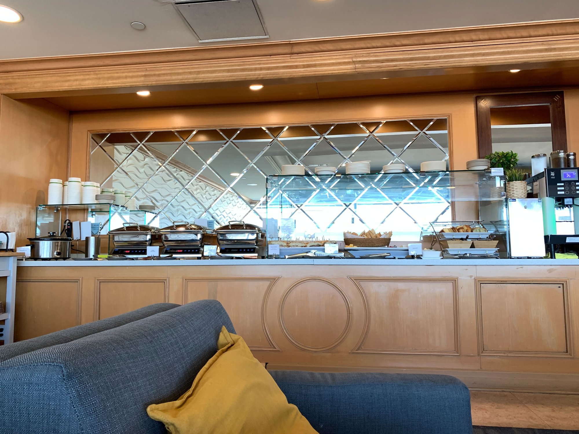 #4 of 5 images of China Airlines Dynasty Lounge