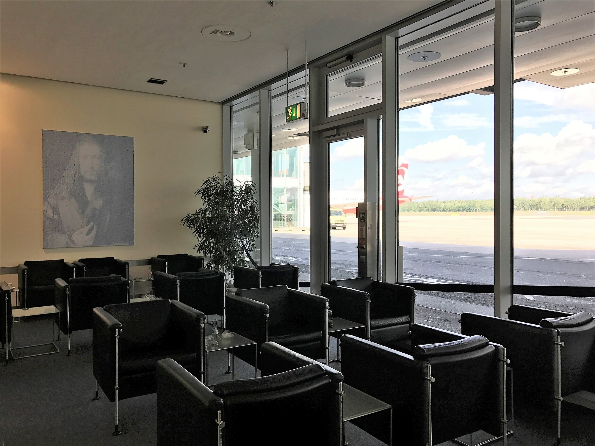 #4 of 5 images of Duerer Lounge