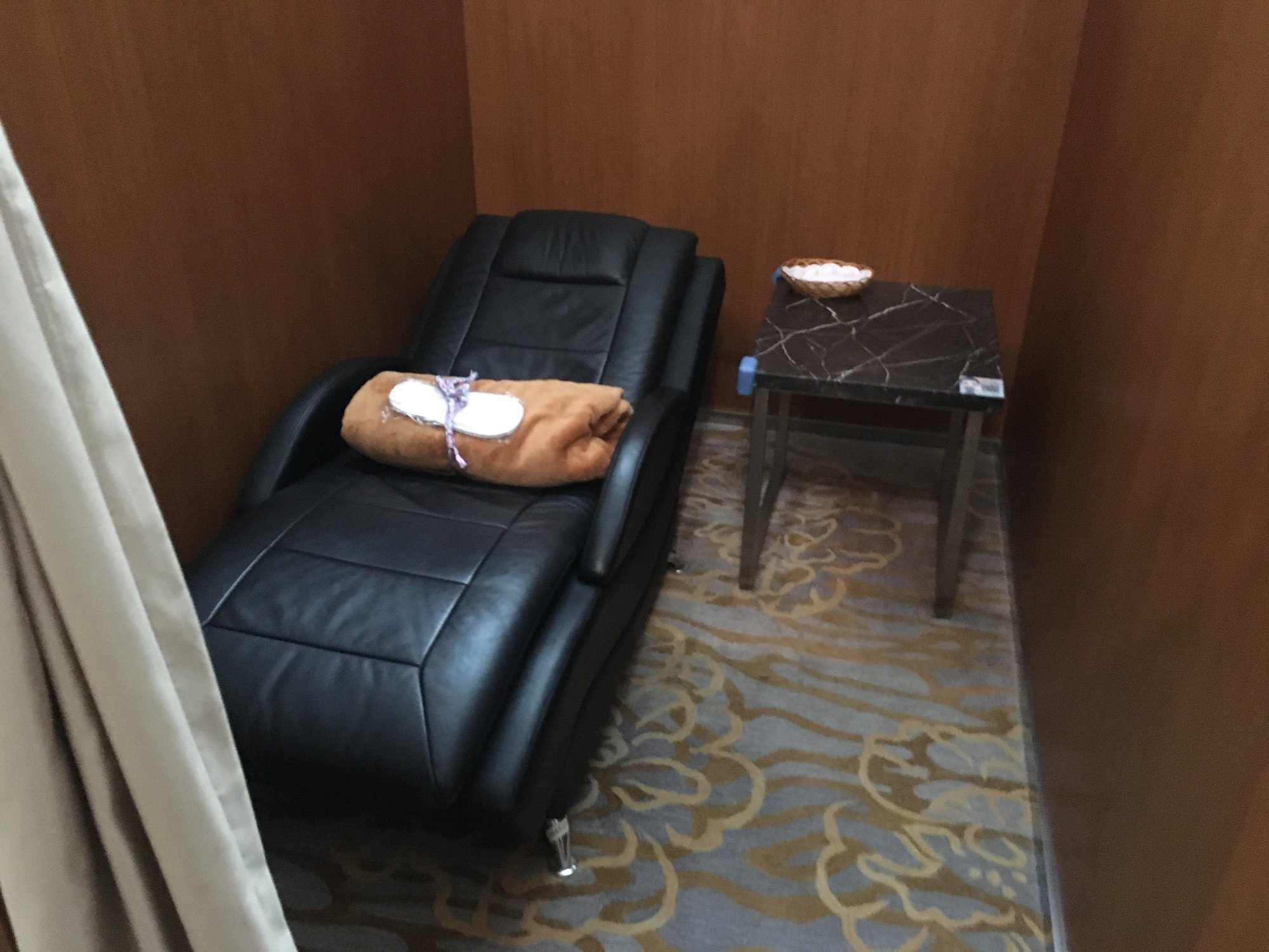 #1 of 2 images of V7 International First Class Lounge