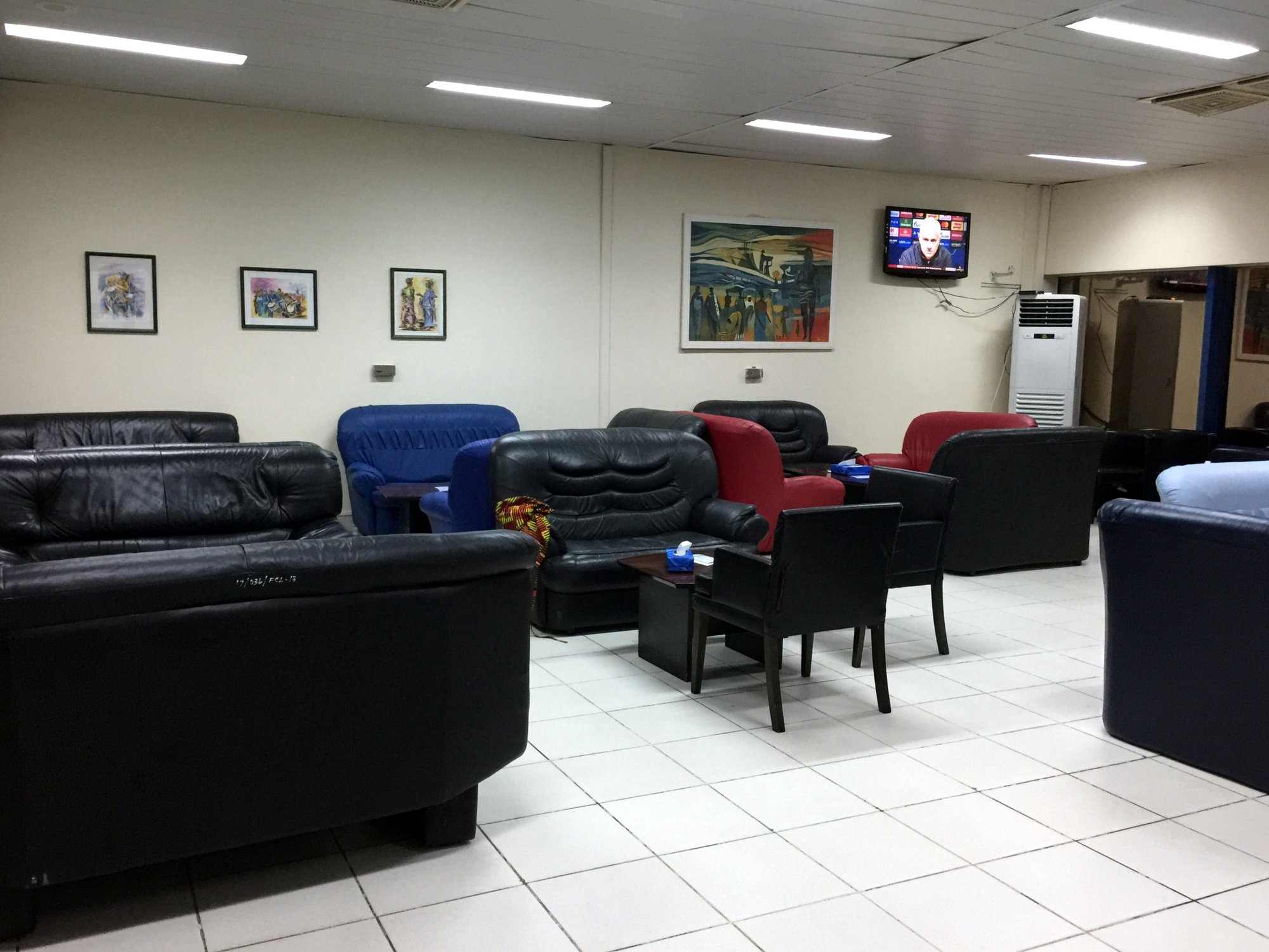 #2 of 5 images of First Class Lounge