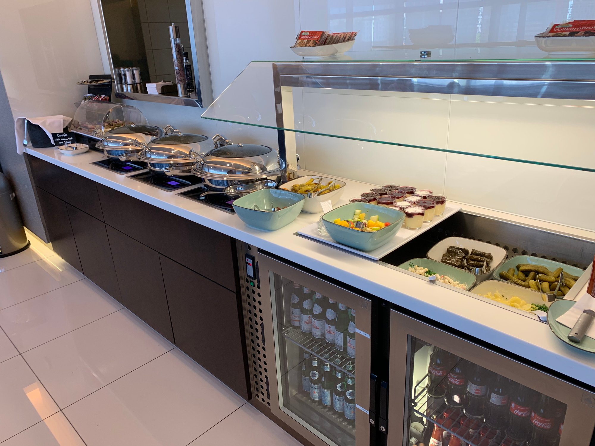 #5 of 5 images of Priority Lounge