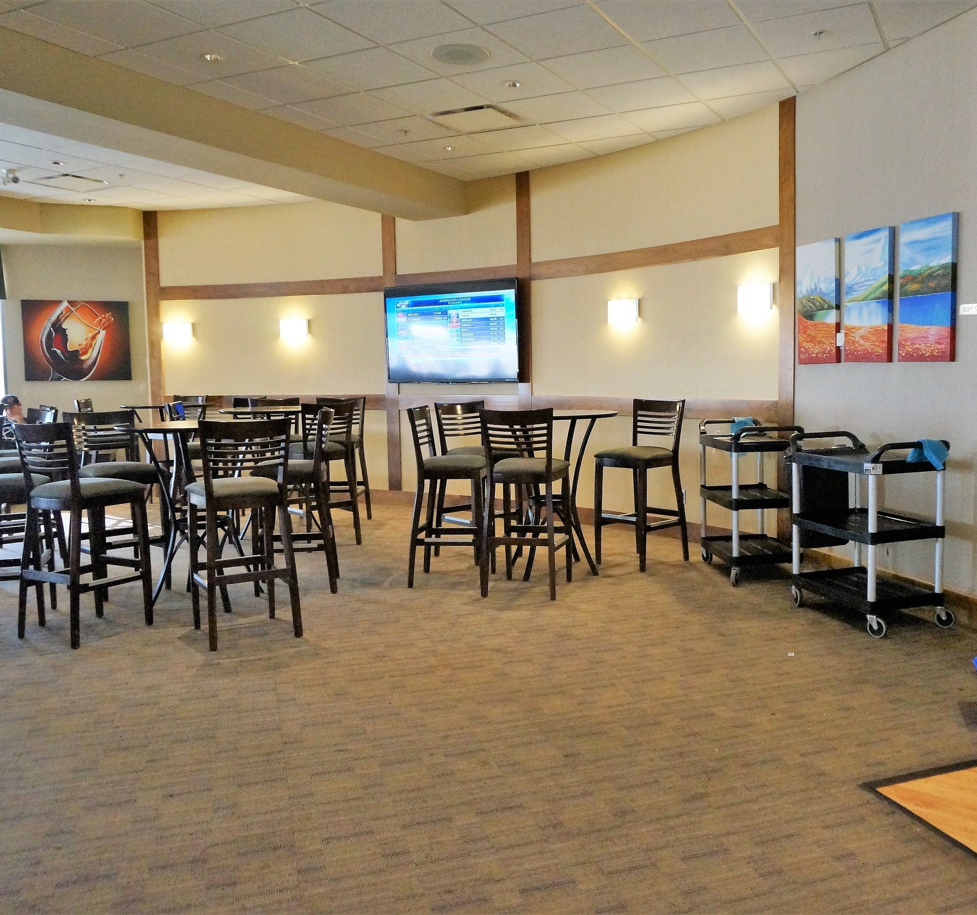 #3 of 5 images of Chinook Lounge (Temporarily Closed)