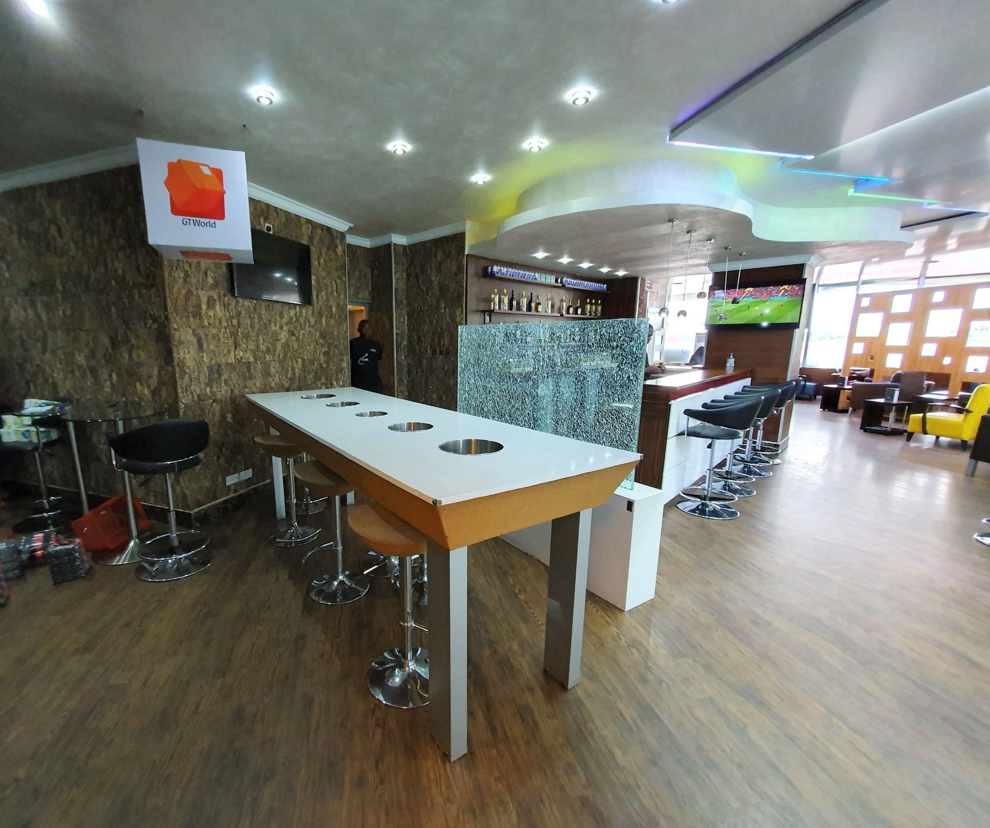 #4 of 5 images of The Oasis Lounge