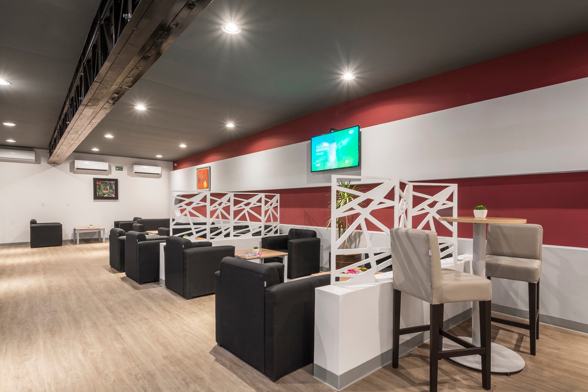 #4 of 5 images of OMA Premium Lounge