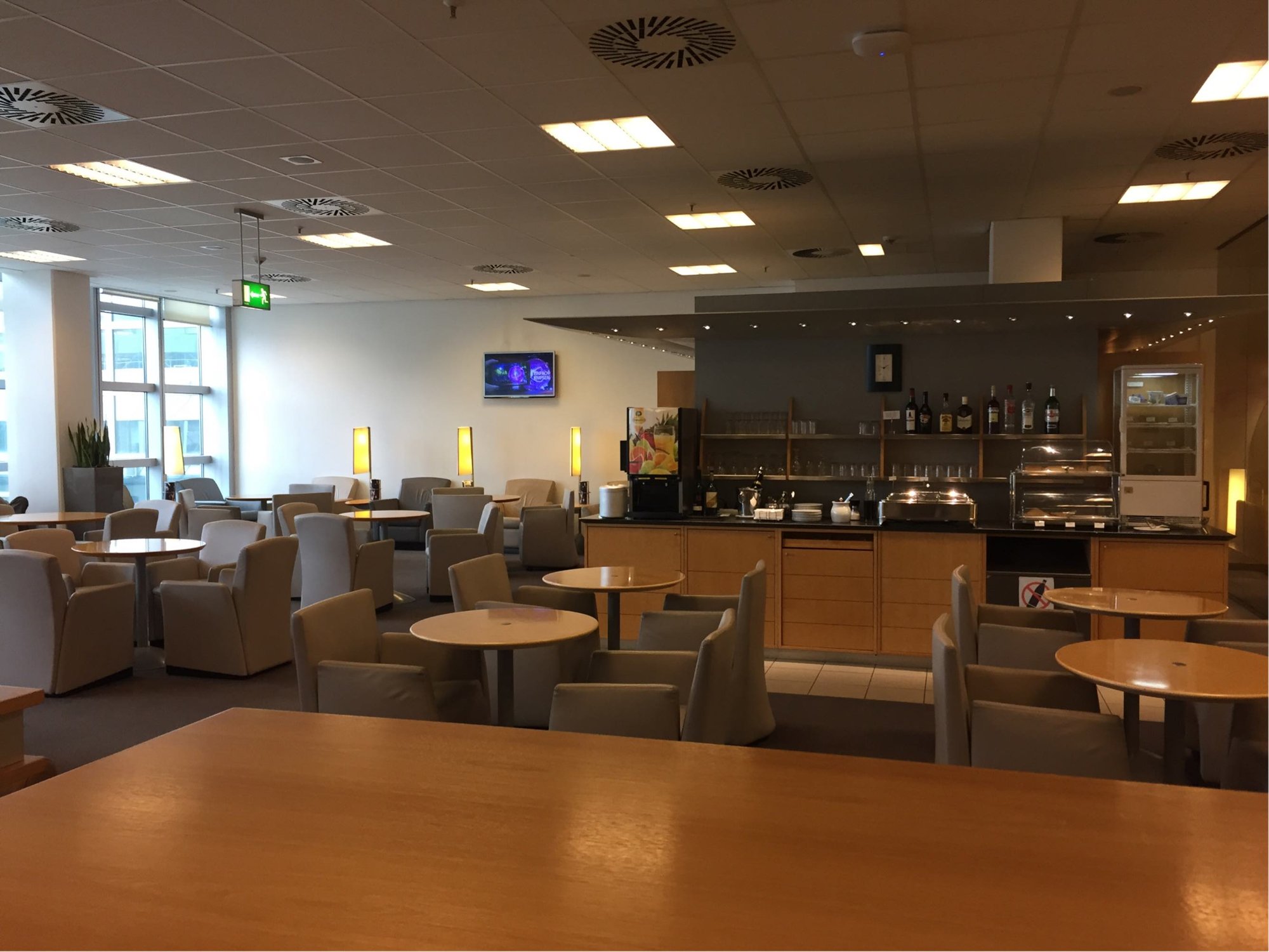 #2 of 5 images of Air France Lounge