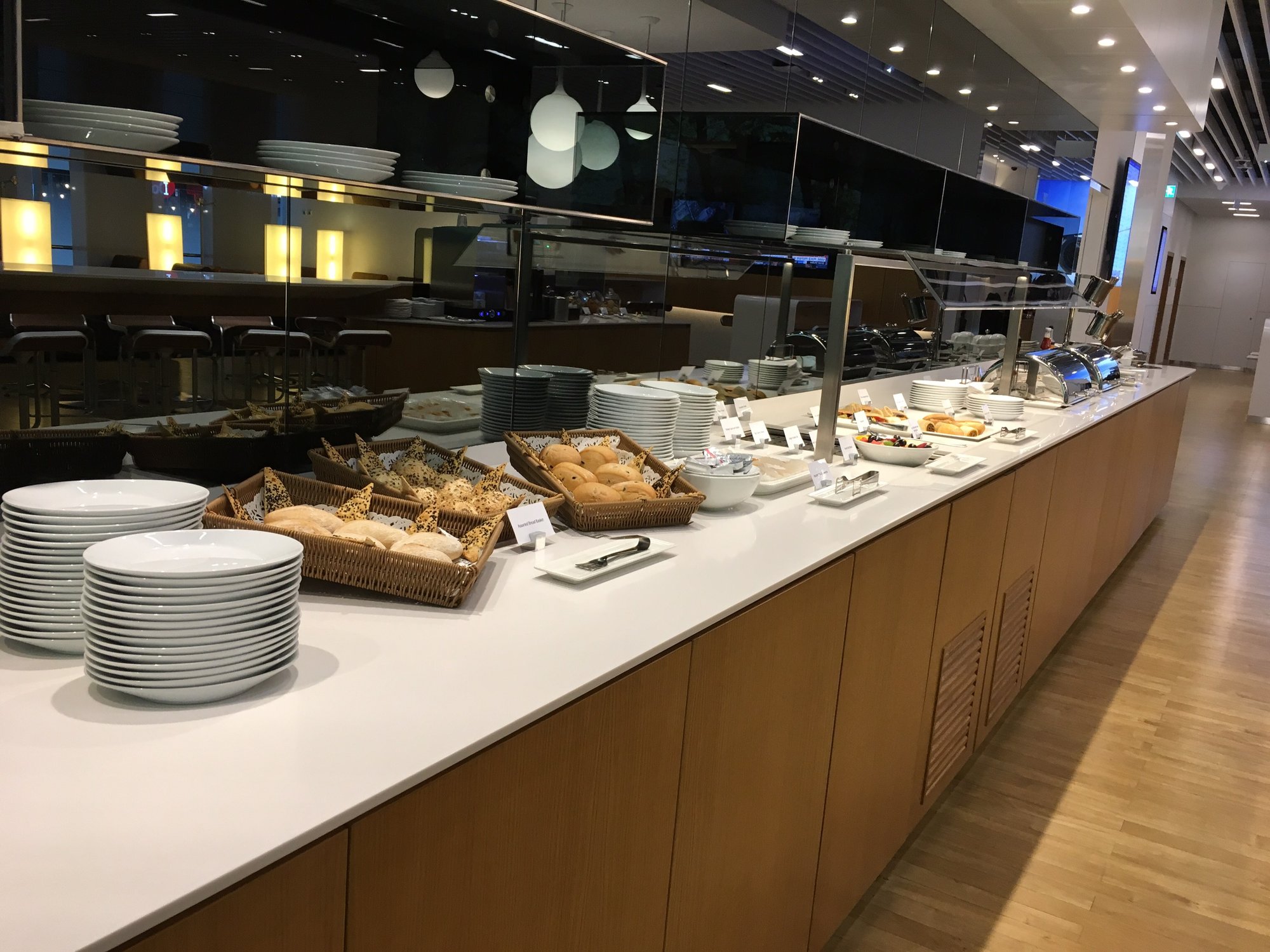 #2 of 3 images of Lufthansa Senator Lounge