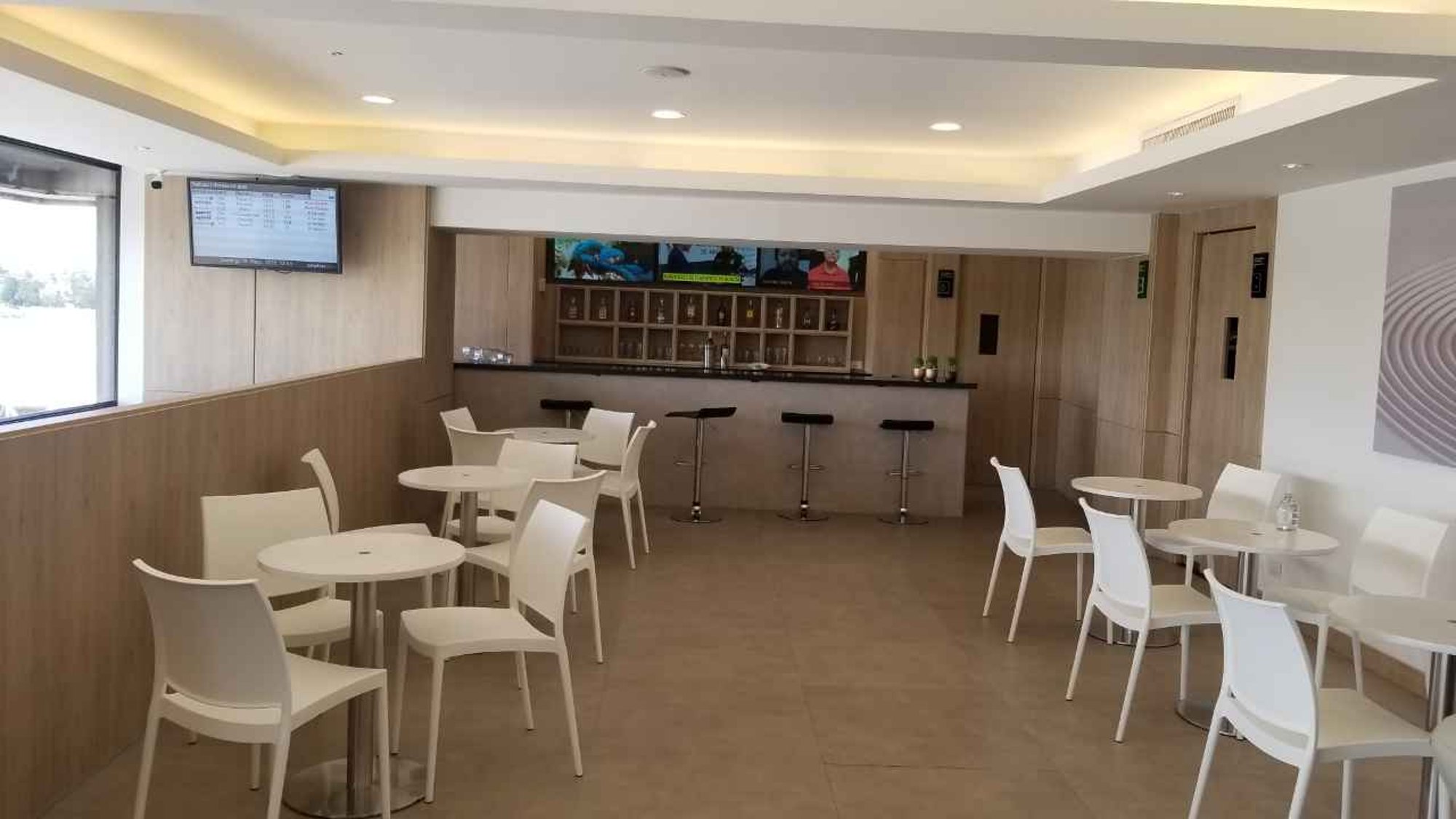 #2 of 2 images of Harmony Lounge