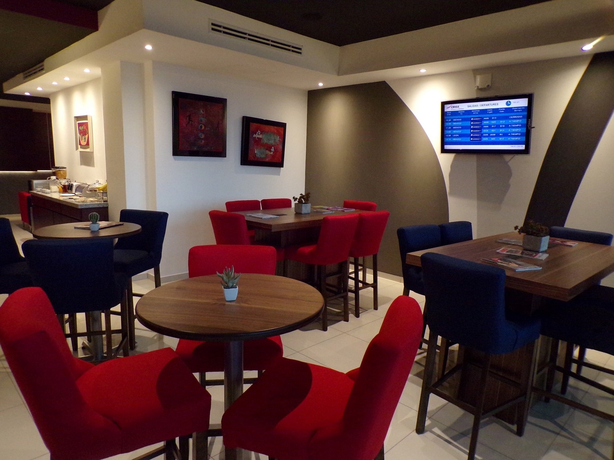 #3 of 5 images of OMA Premium Lounge