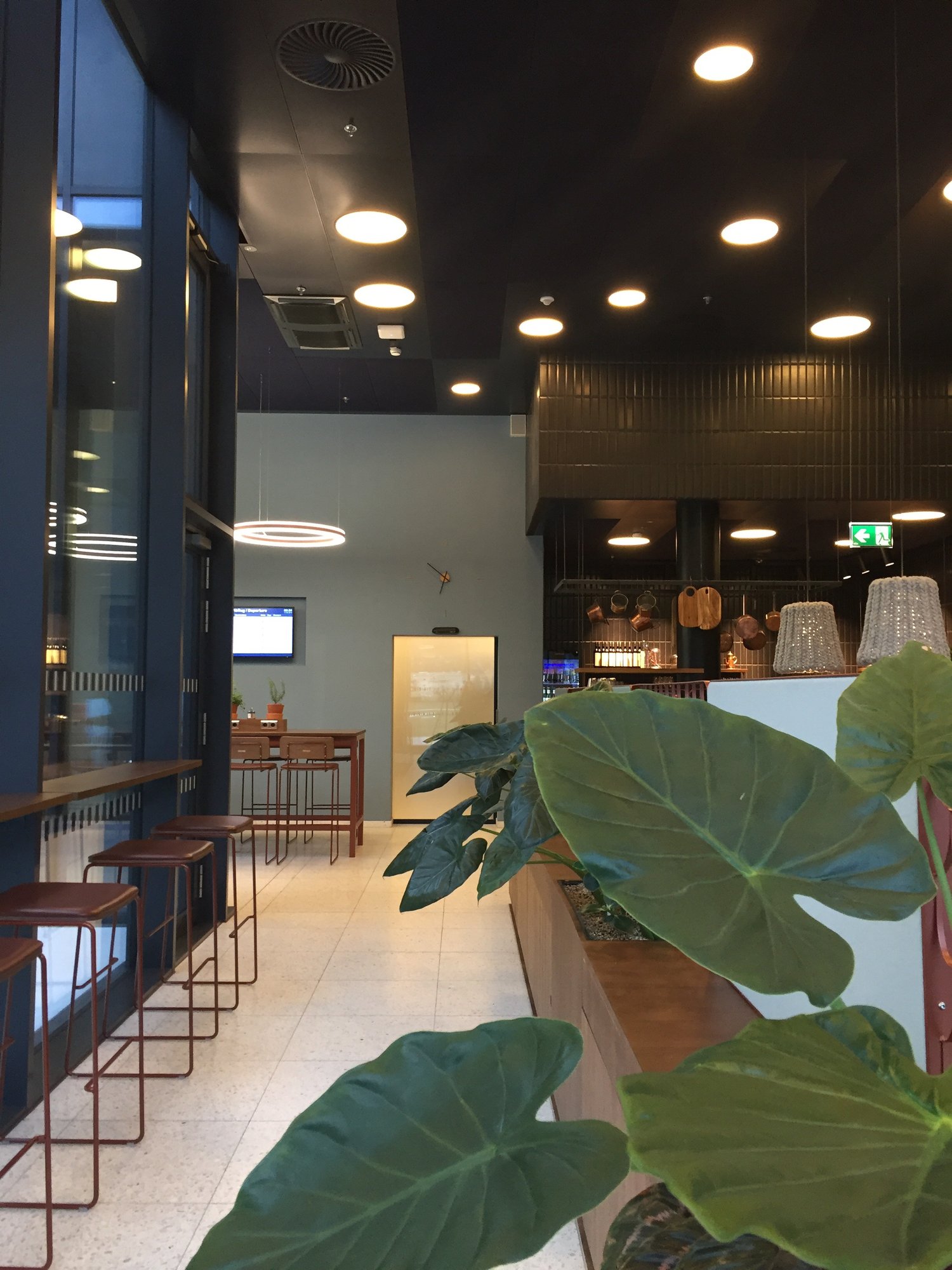 #5 of 5 images of Tyrol Lounge