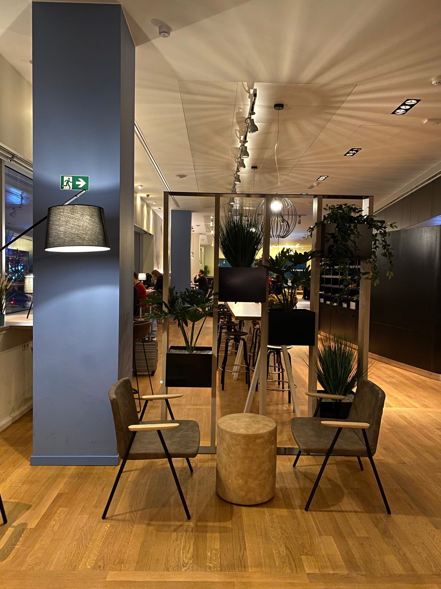 #5 of 5 images of Diamond Lounge