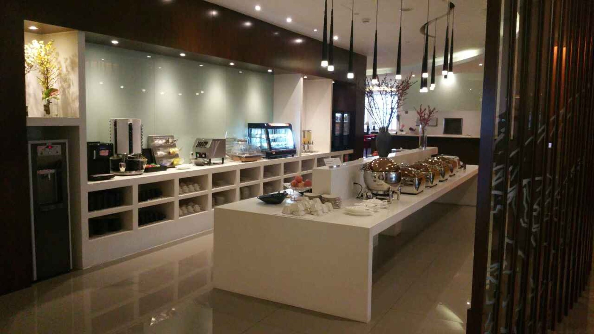 #2 of 5 images of No. 7 International First Class Lounge