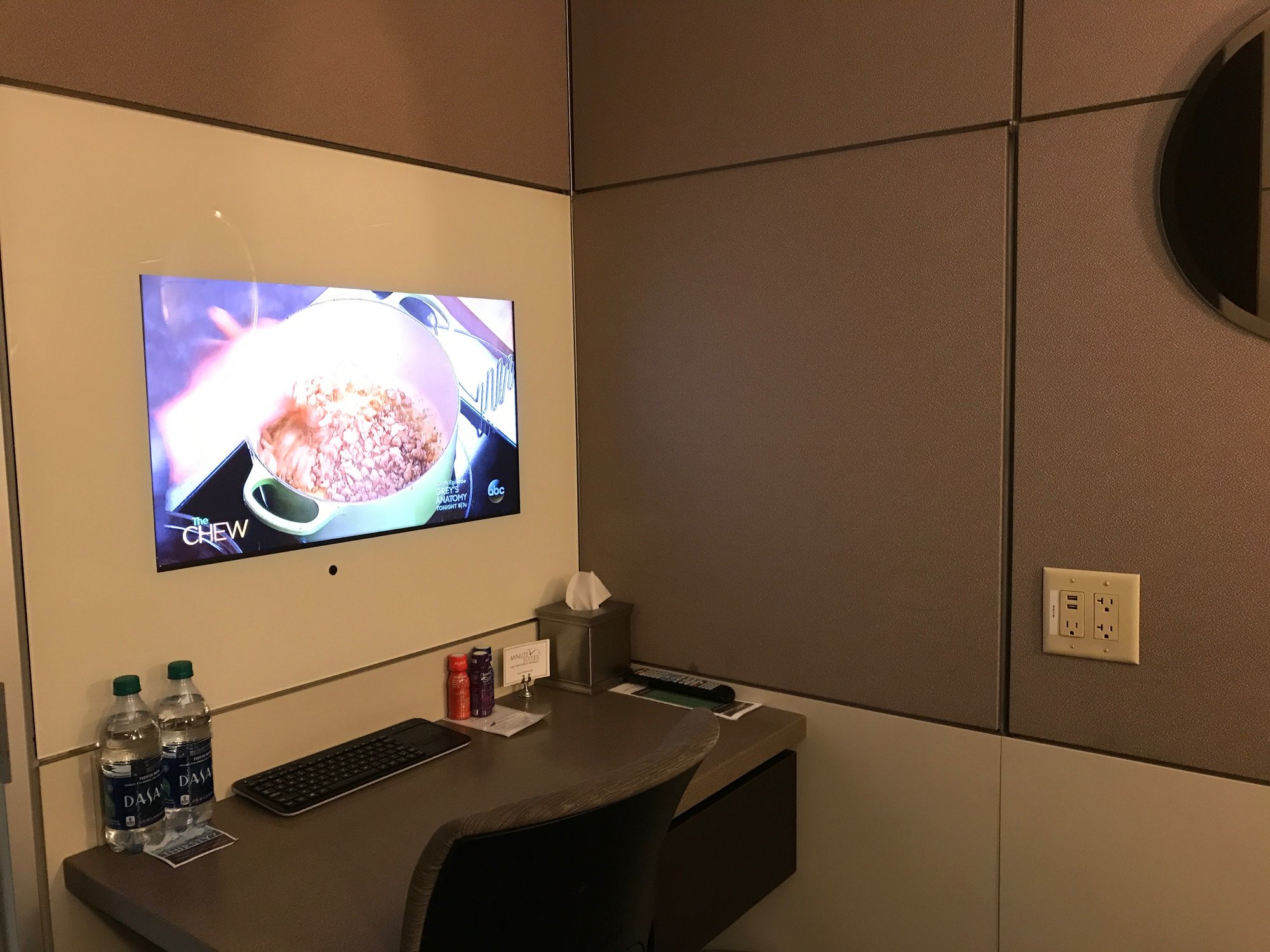 #4 of 5 images of Minute Suites (Gate B16)