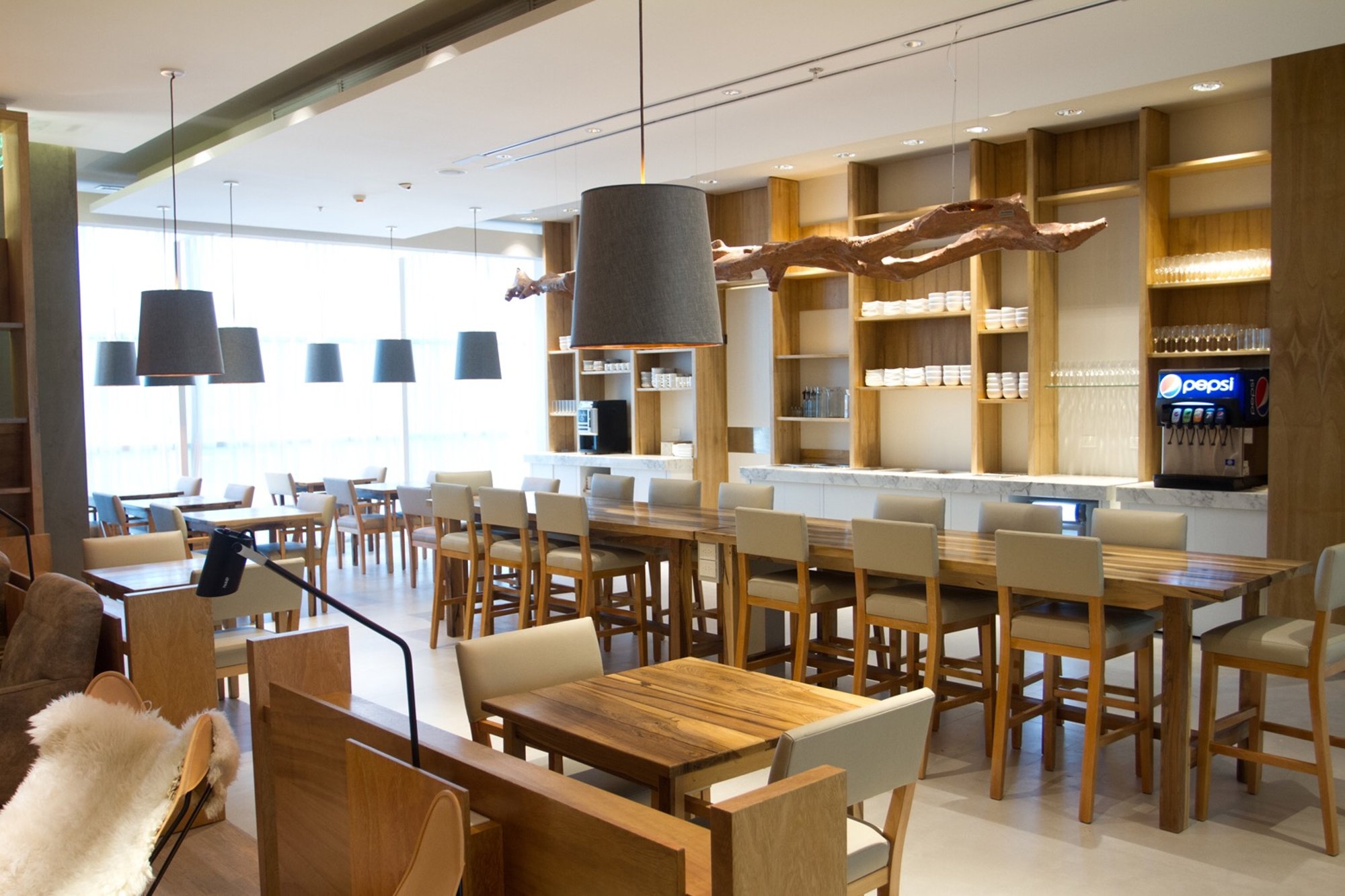 #4 of 5 images of Star Alliance Lounge