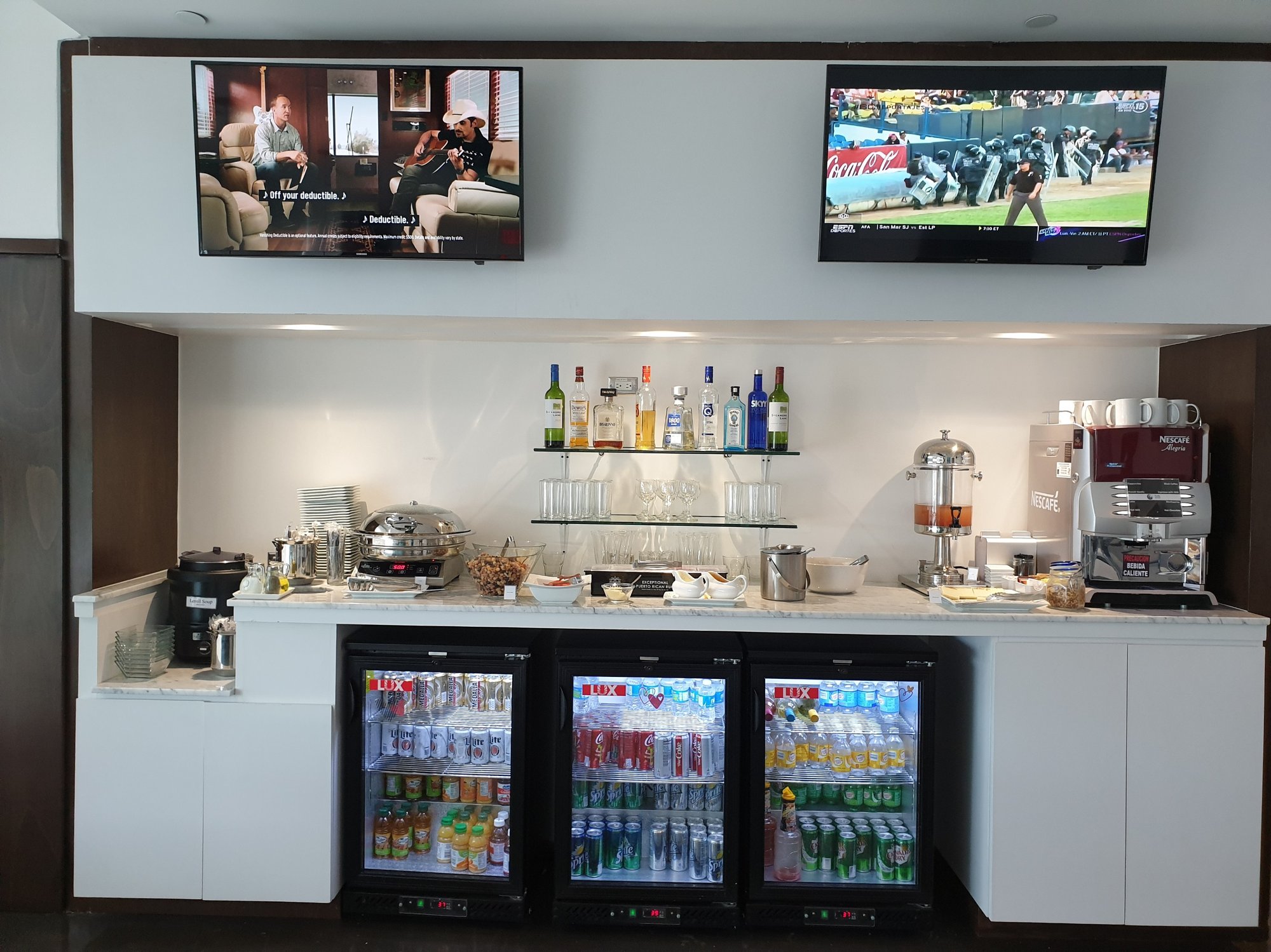 #2 of 5 images of The Lounge San Juan at Terminal A