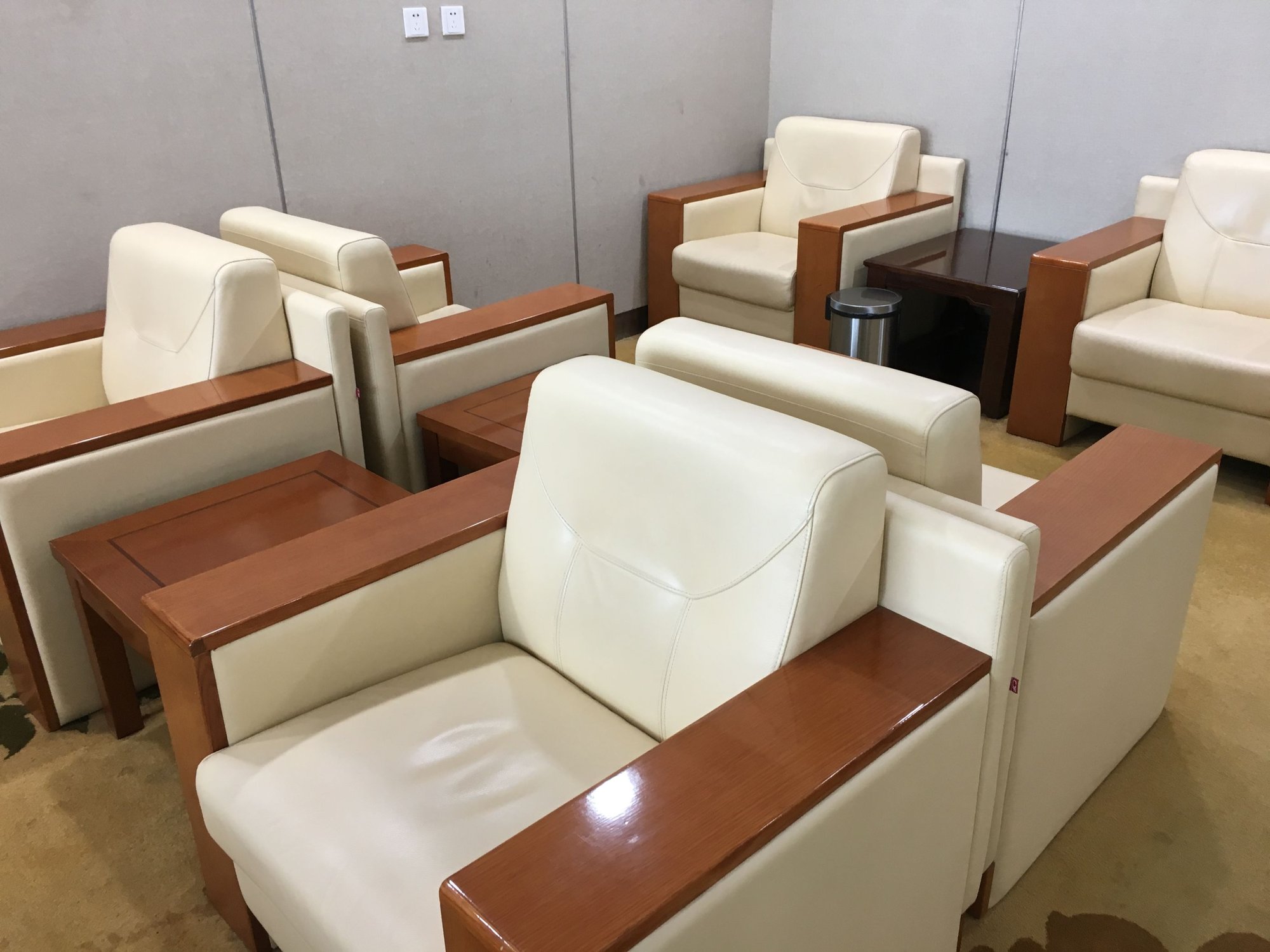 #4 of 5 images of First Class Lounge 5