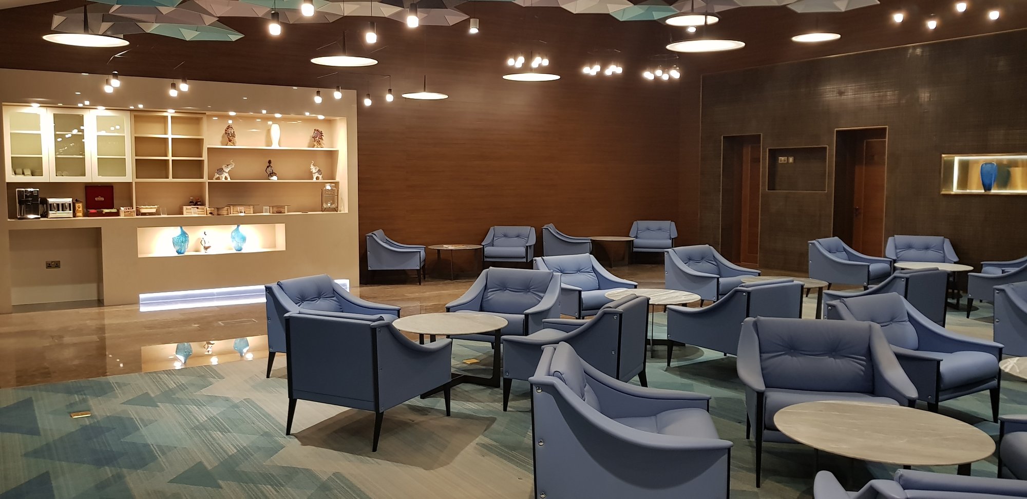 #2 of 4 images of Primeclass Lounge