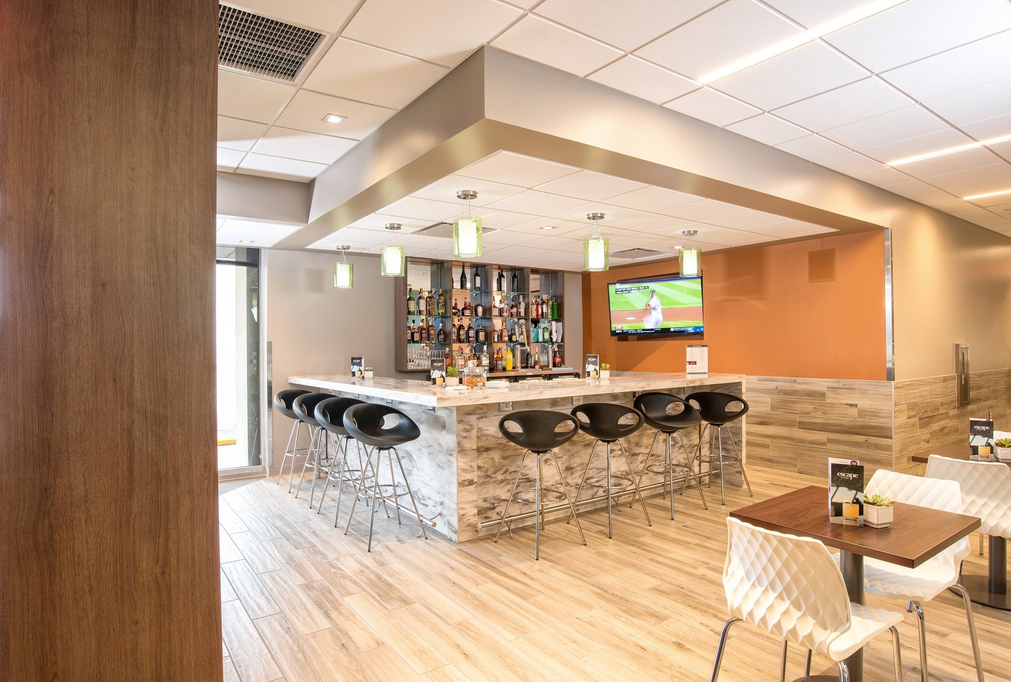 #4 of 5 images of Escape Lounges