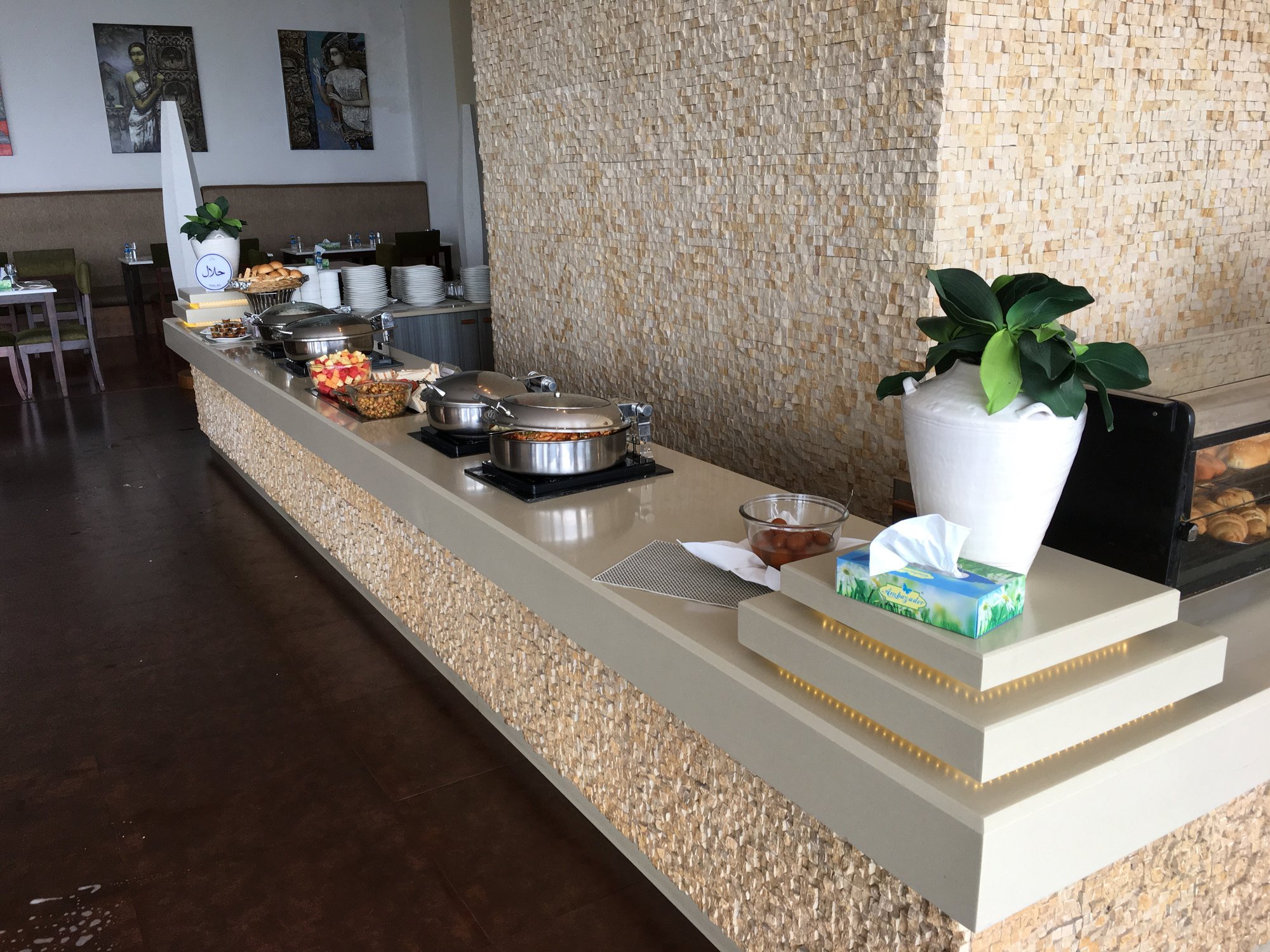 #2 of 4 images of Earth Lounge