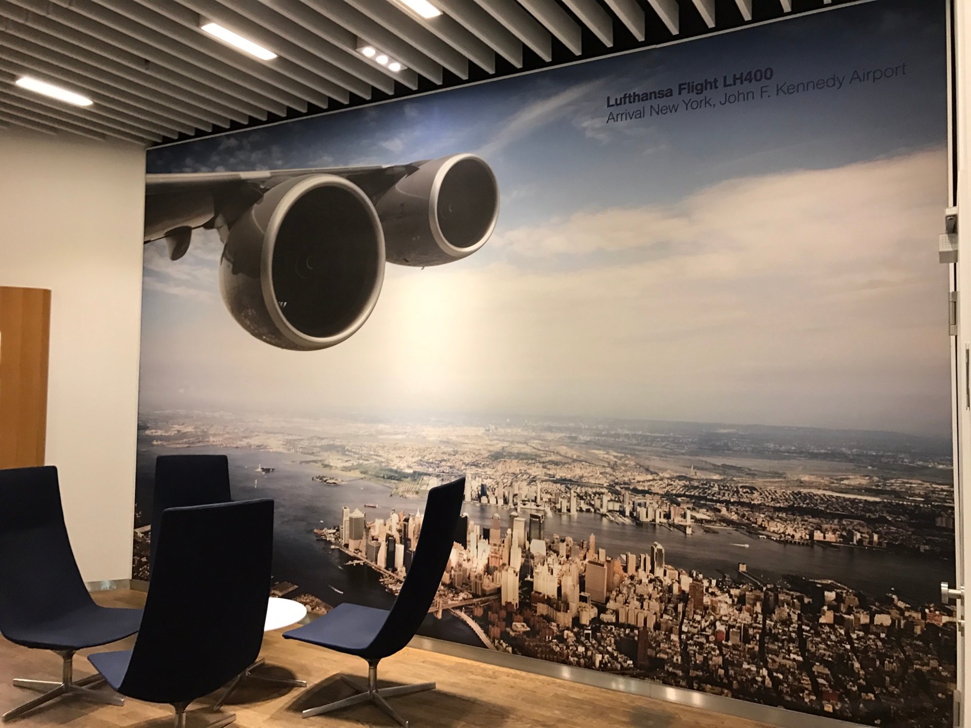 #3 of 5 images of Lufthansa Senator Lounge (Non-Schengen)