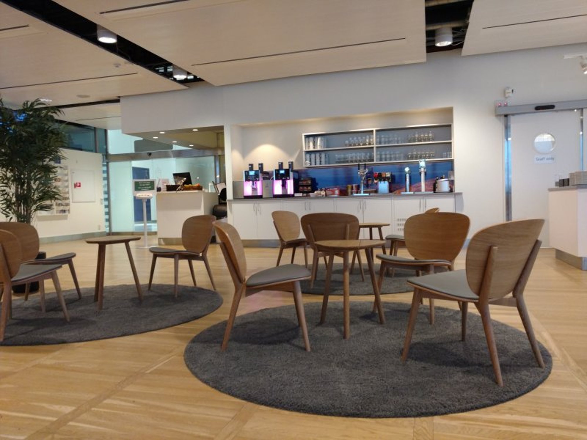 #4 of 5 images of MENZIES BUSINESS LOUNGE