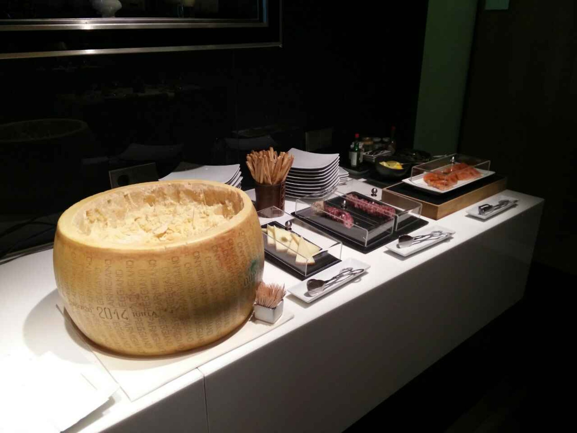 #4 of 5 images of Lufthansa First Class Lounge (Non-Schengen)